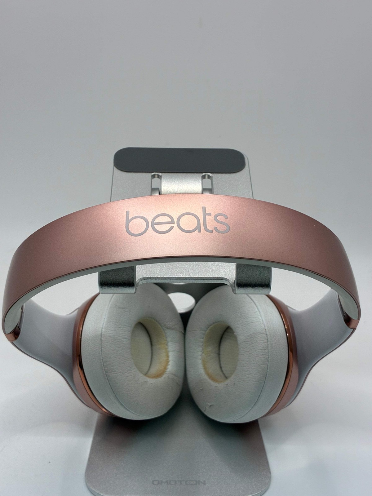 Beats Solo 3 Headphones Pink w/ Carrying Case – Used B