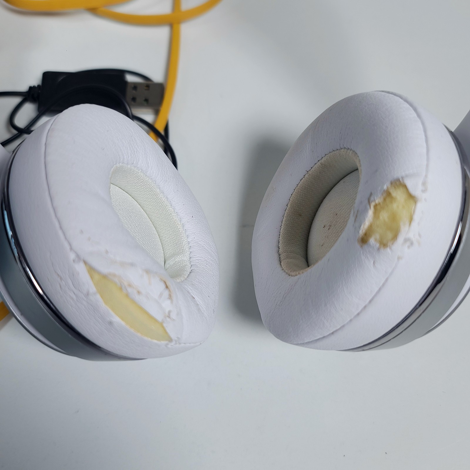 Lot of 5 – Headphones & Speaker Beats Solo HD, Solo3 Sony MDR-XB450 all UNTESTED
