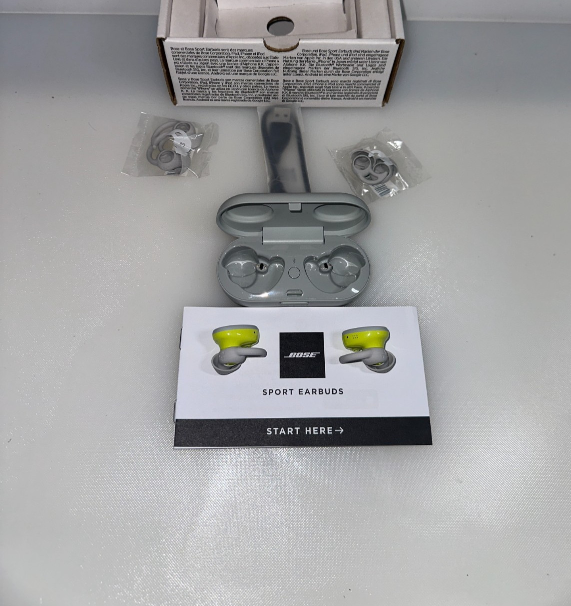 Bose Sport Earbuds Wireless Bluetooth In-Ear Headphones Glacier White 805746-003