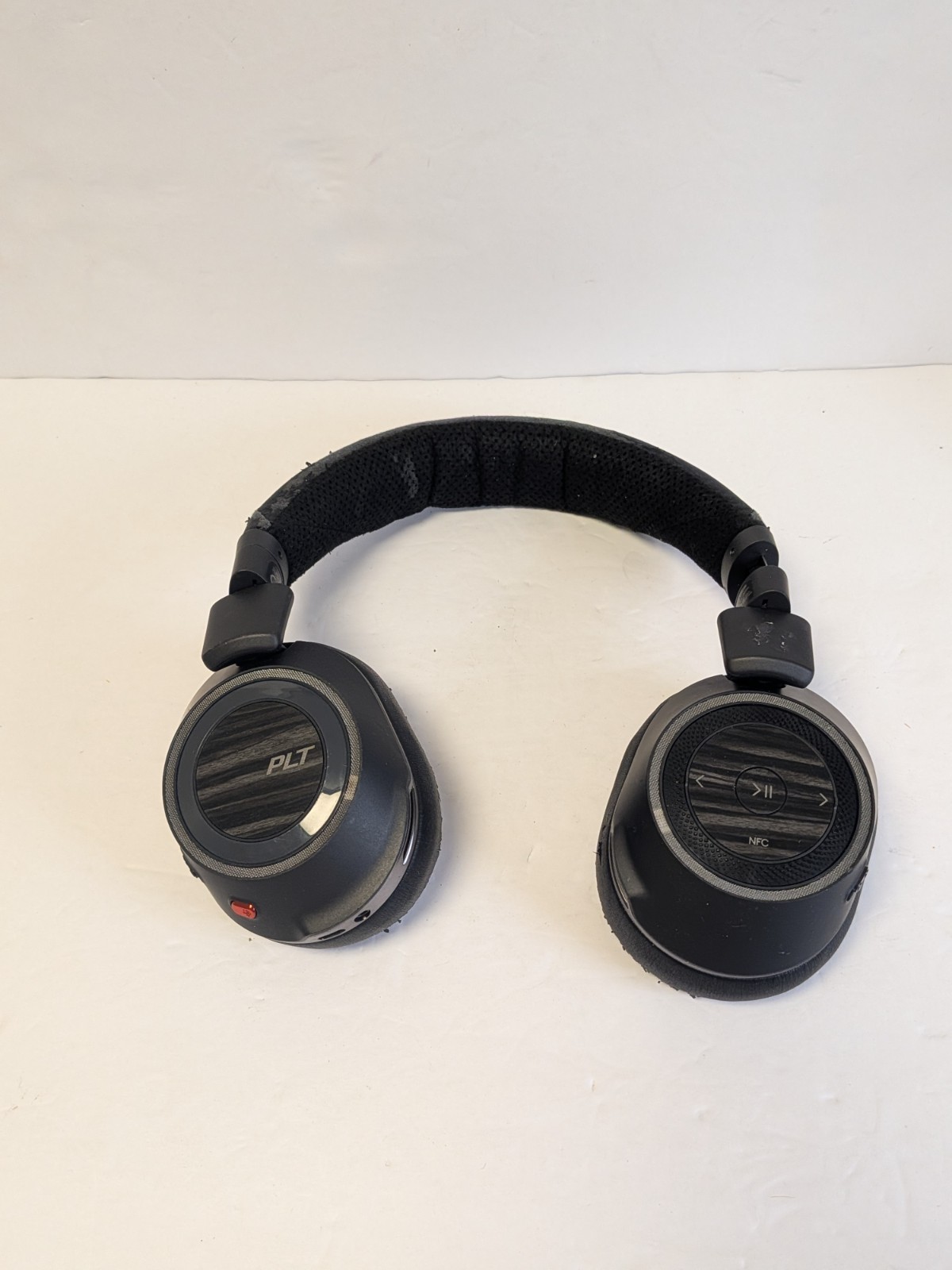 Plantronics Voyager PLT B8200 Bluetooth Headphones No Dongle **See Photos