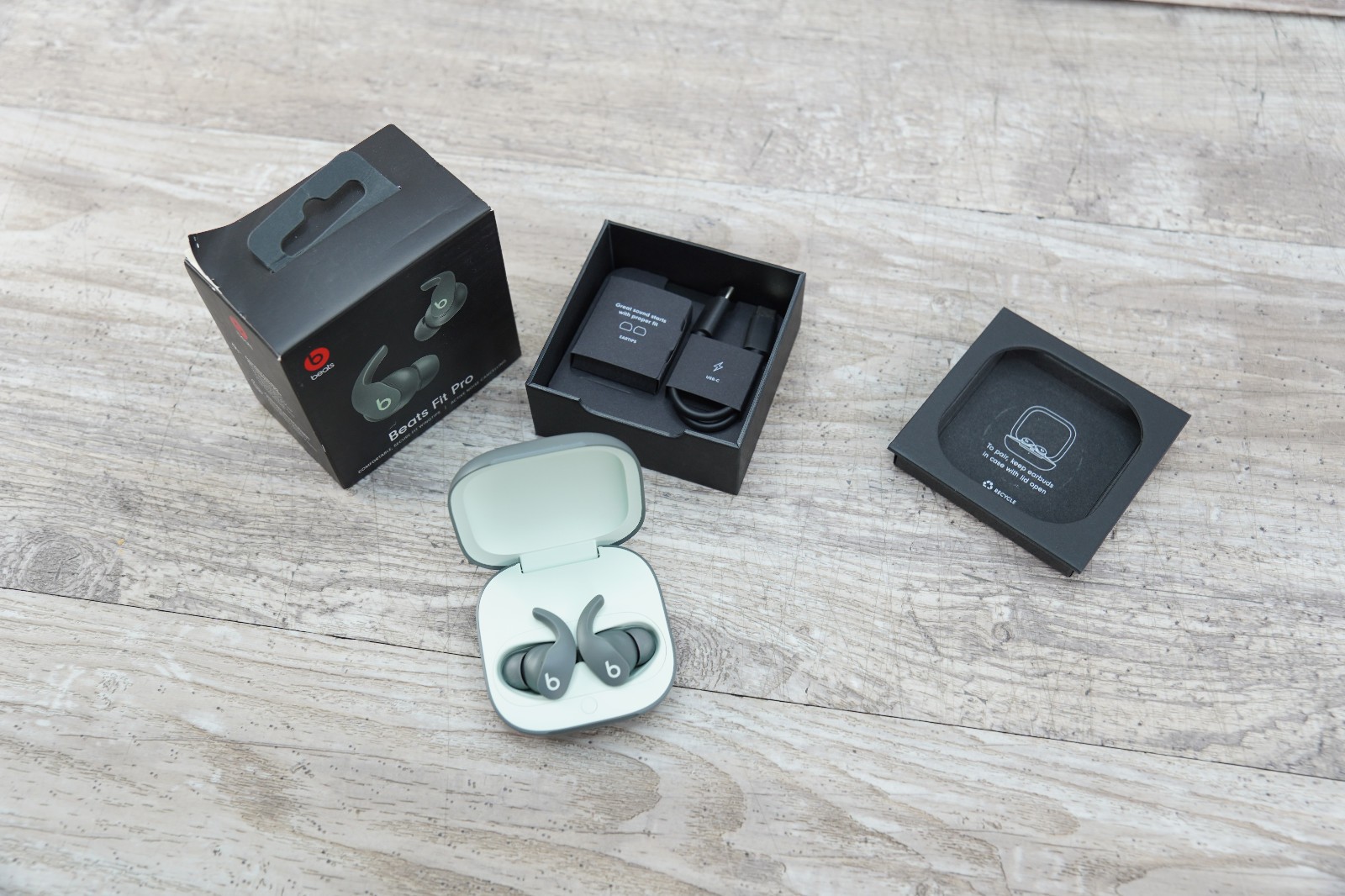 Genuine Apple / Beats Fit Pro Earbuds With Case SAGE GRAY NOT WORKING