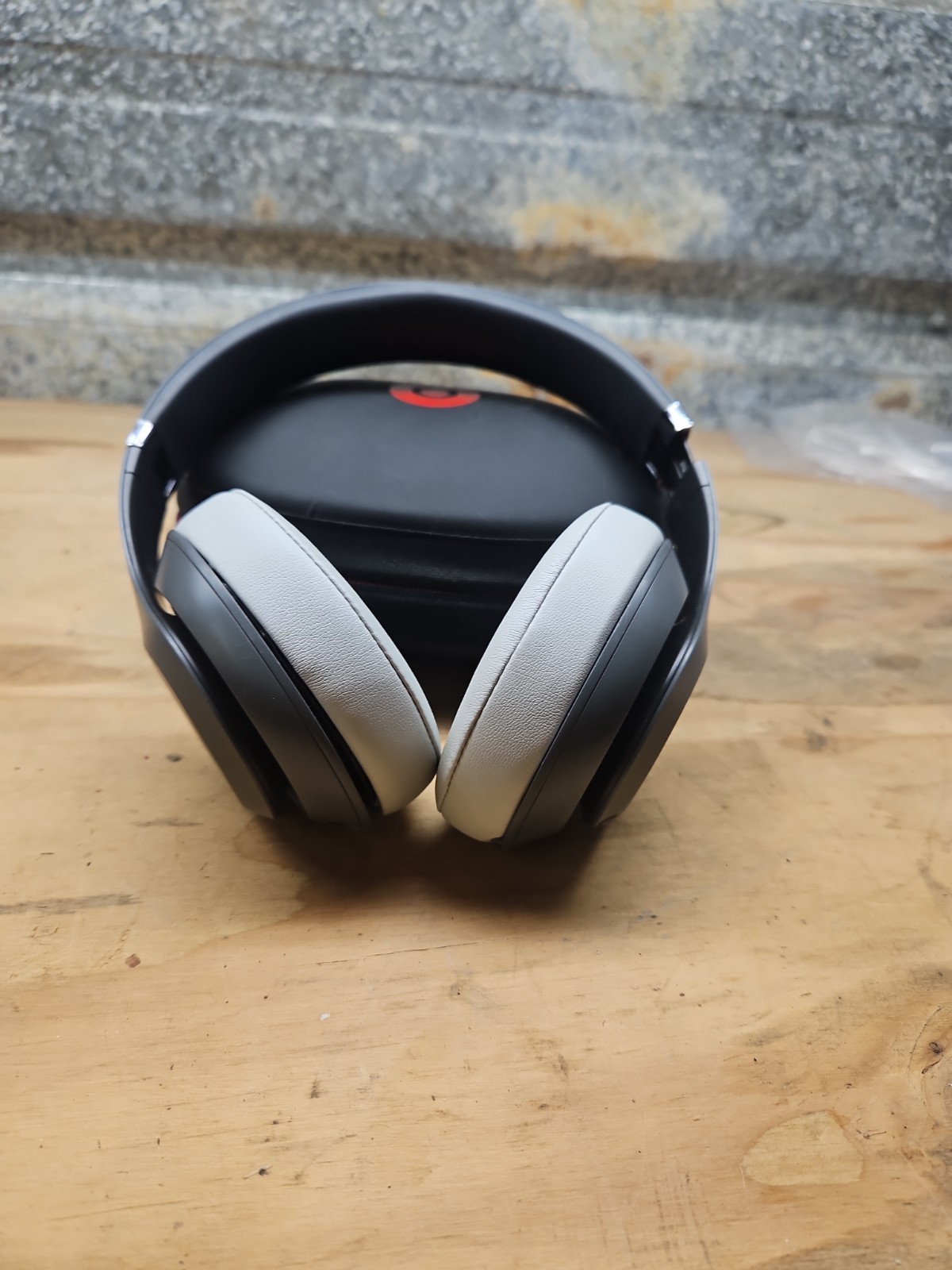 Beats by Dr. Dre Studio3 Over the Ear Wireless Headphones – Gray