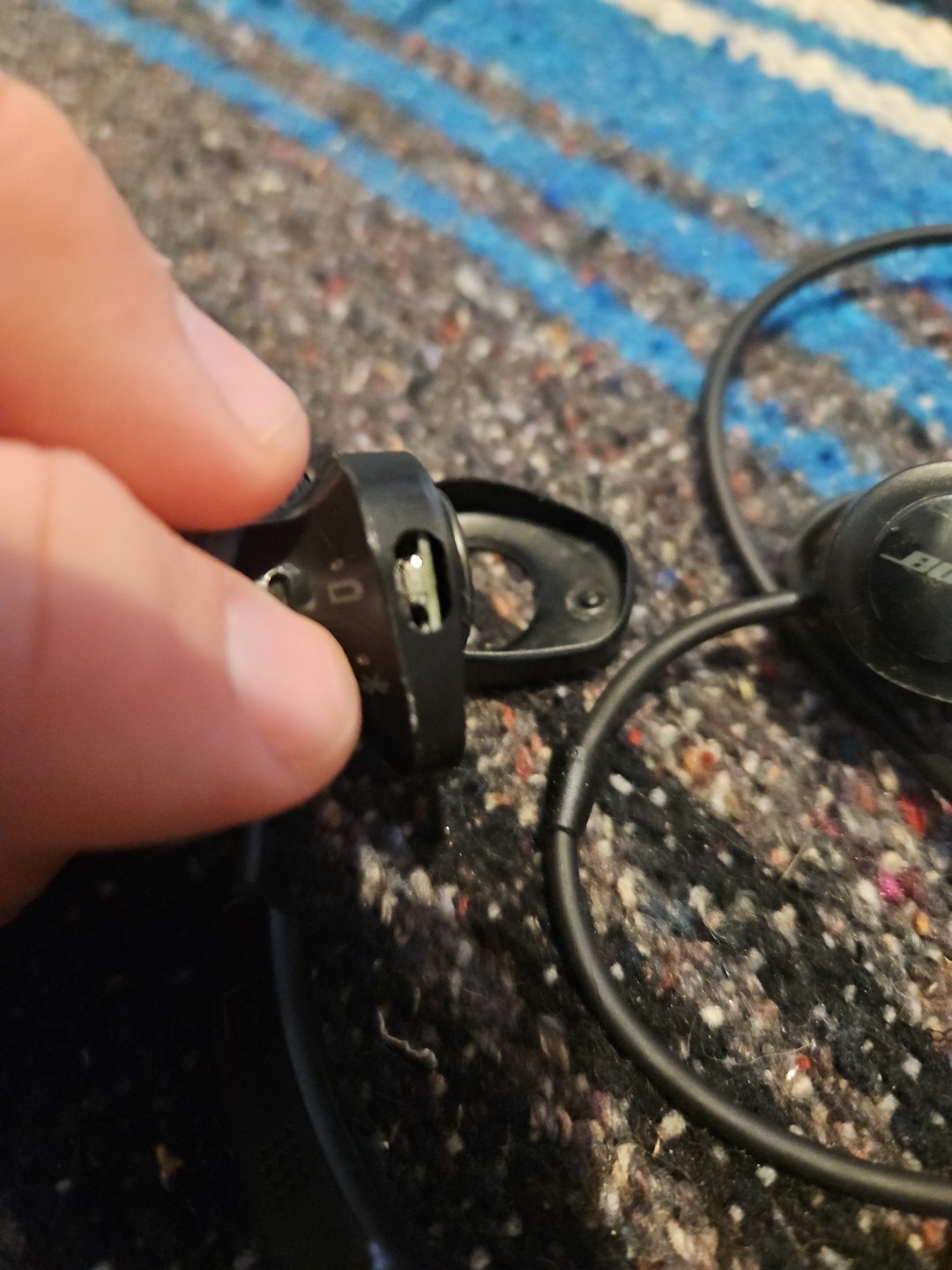 Bose SoundSport In-Ear Wireless Headphones – Black- FOR PARTS