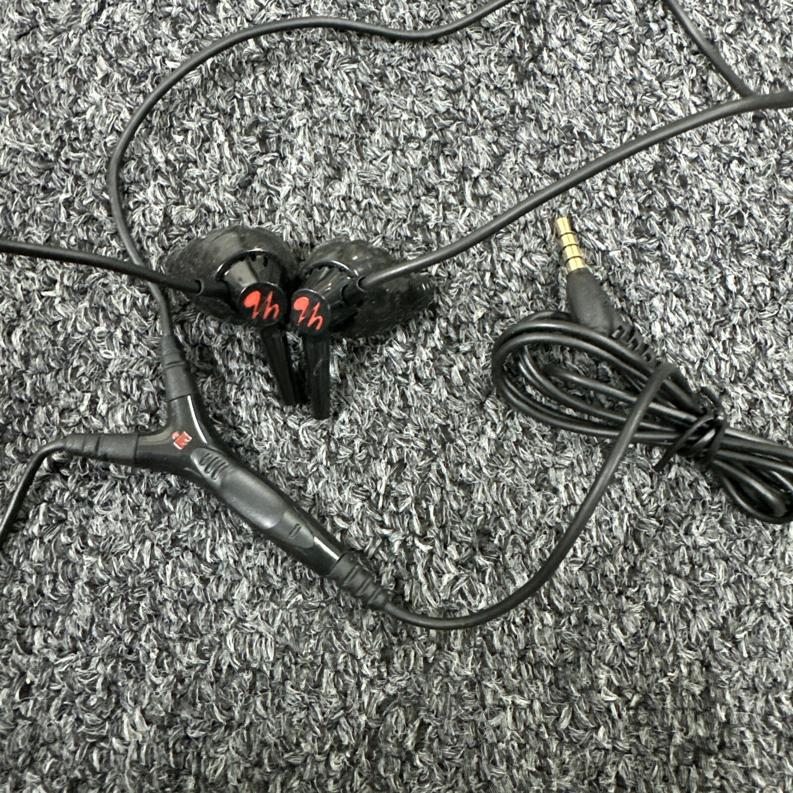 yurbuds Focus 400 Ironman Series Sweat Proof Sport Earphone – READ DESCRIPTION