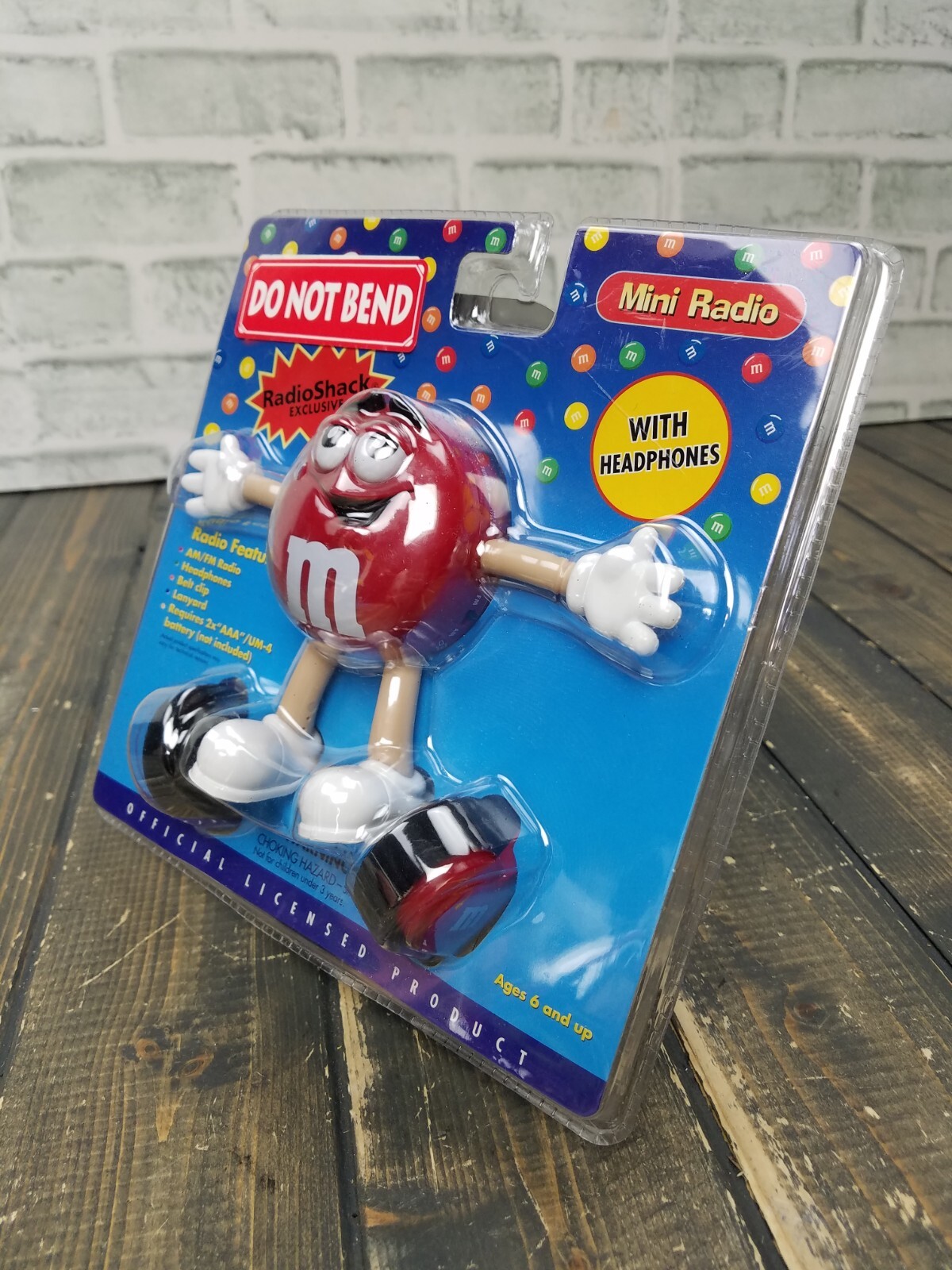NEW SEALED – RadioShack Exclusive M&M Mini FM-AM Radio with Headphones