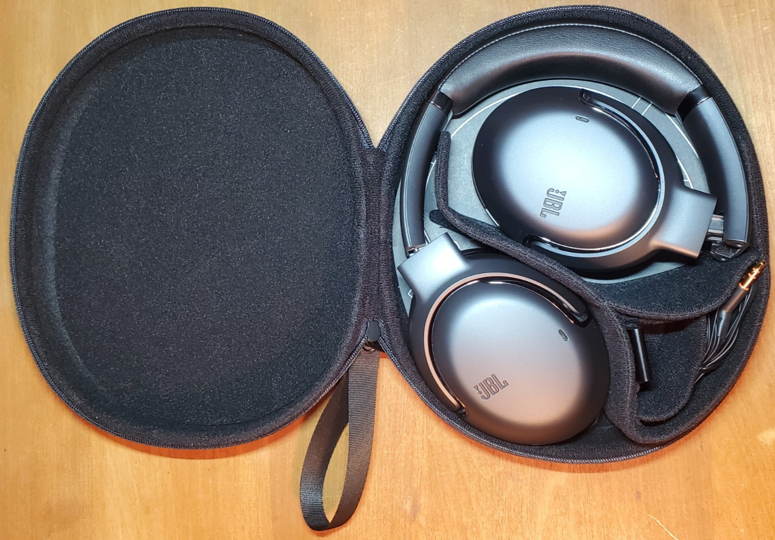 JBL Tour One Wireless Headphones – Black – Refurbed Grade A (R-30096)