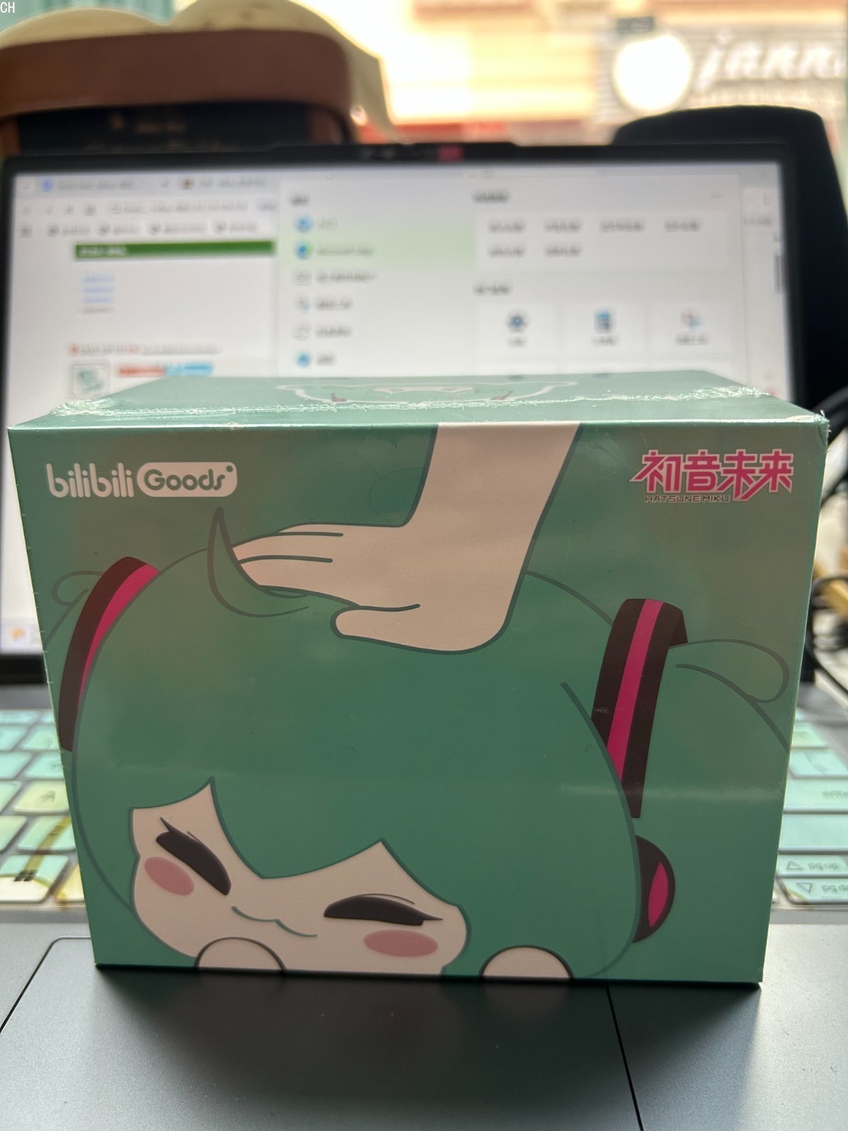 Anime Miku LCD Bluetooth Headphones Touch Screen Android Hatsune Earbuds