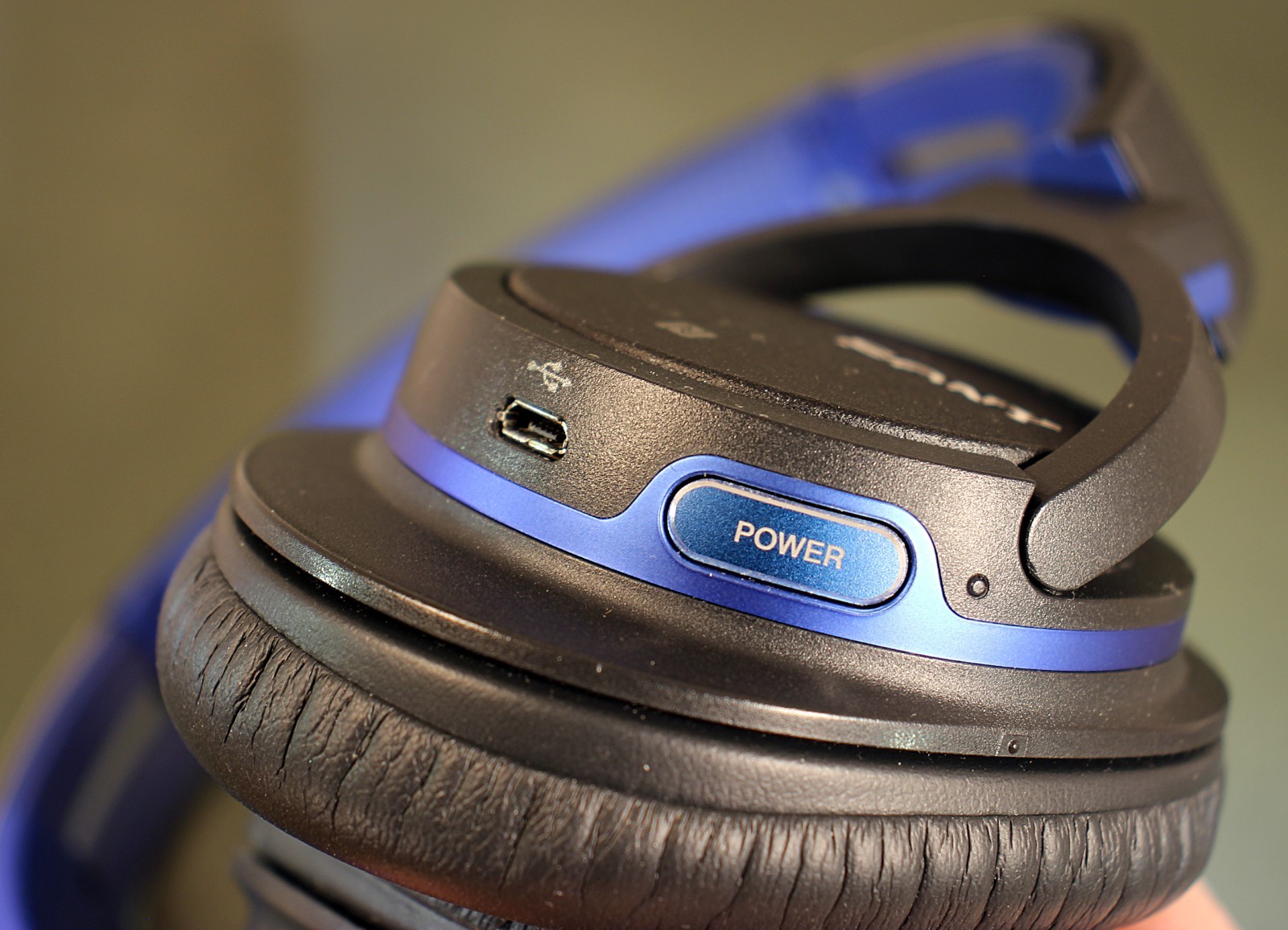 Sony Corporation Wireless Stereo Headset Blue MDR-ZX770BT