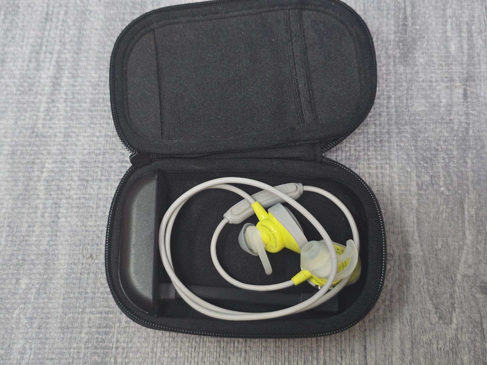 Bose SoundSport Wireless in Ear Neckband Headphones Green/gray