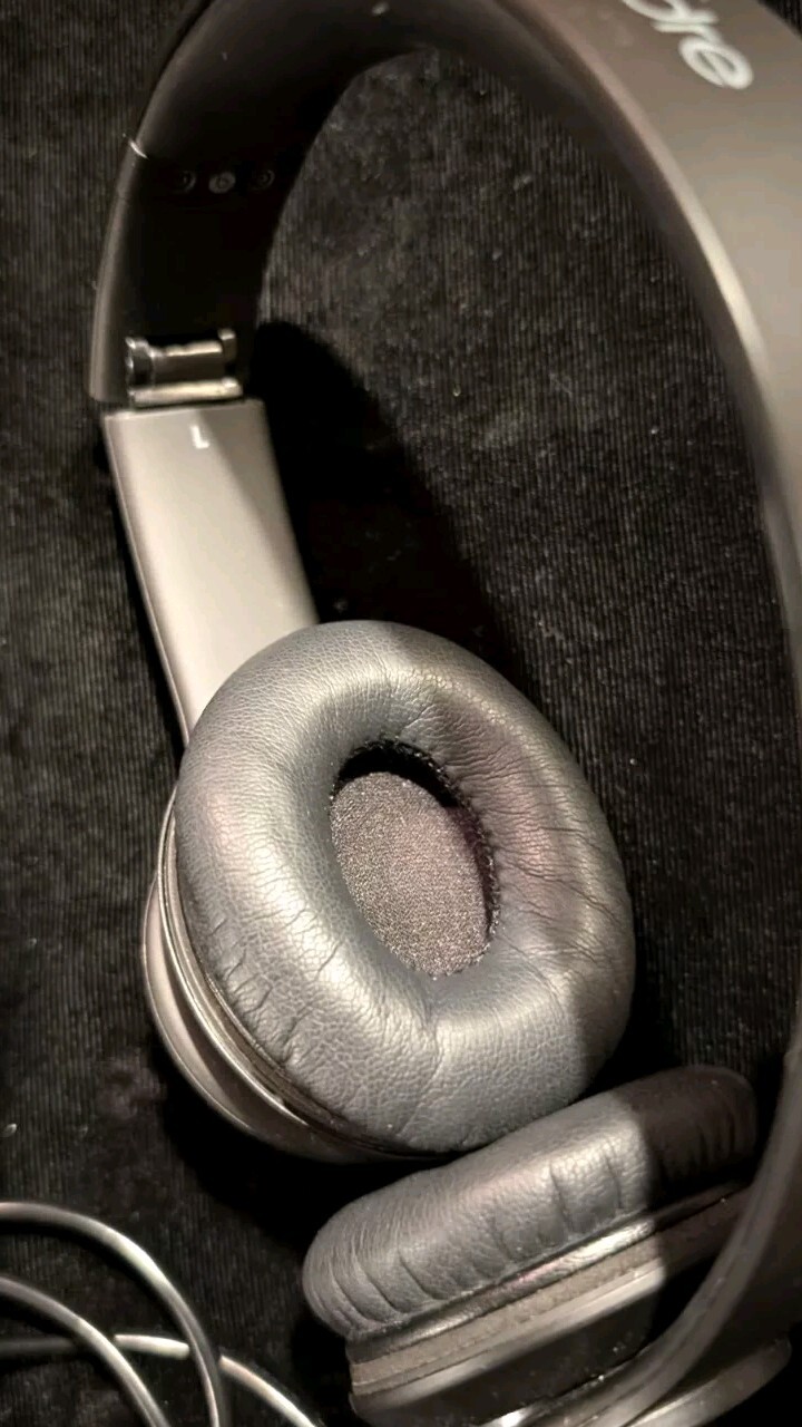 Beats by Dr Dre SOLO HD w/ AUX Cord & Zipper Case Headphones Black Tested