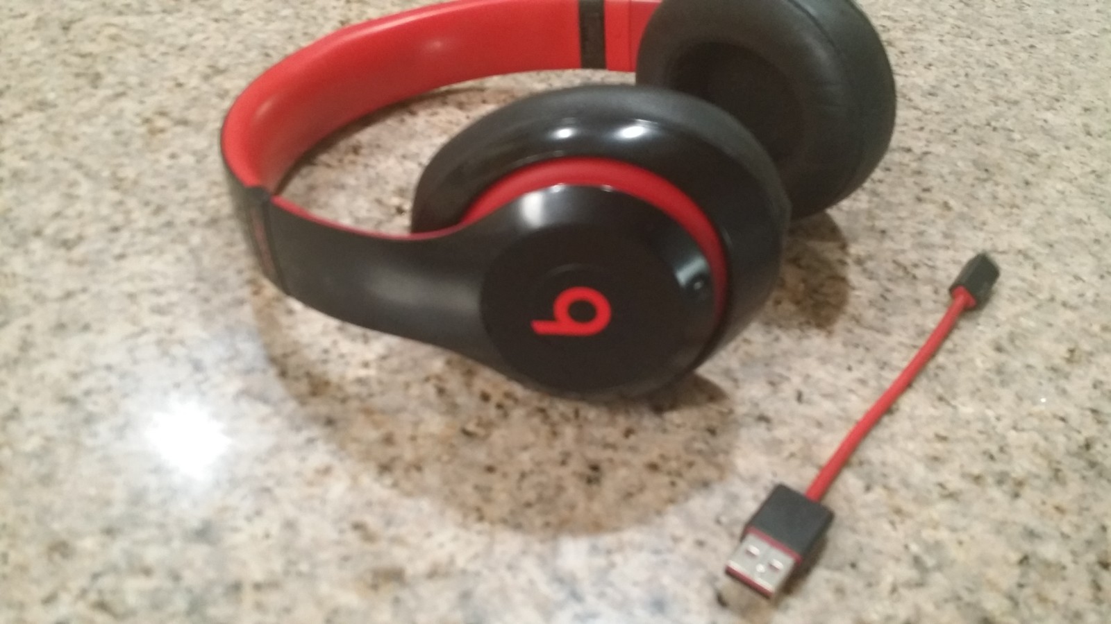 Beats by Dr. Dre Studio 3.0 Wireless Bluetooth Over-Ear headphones Red/black