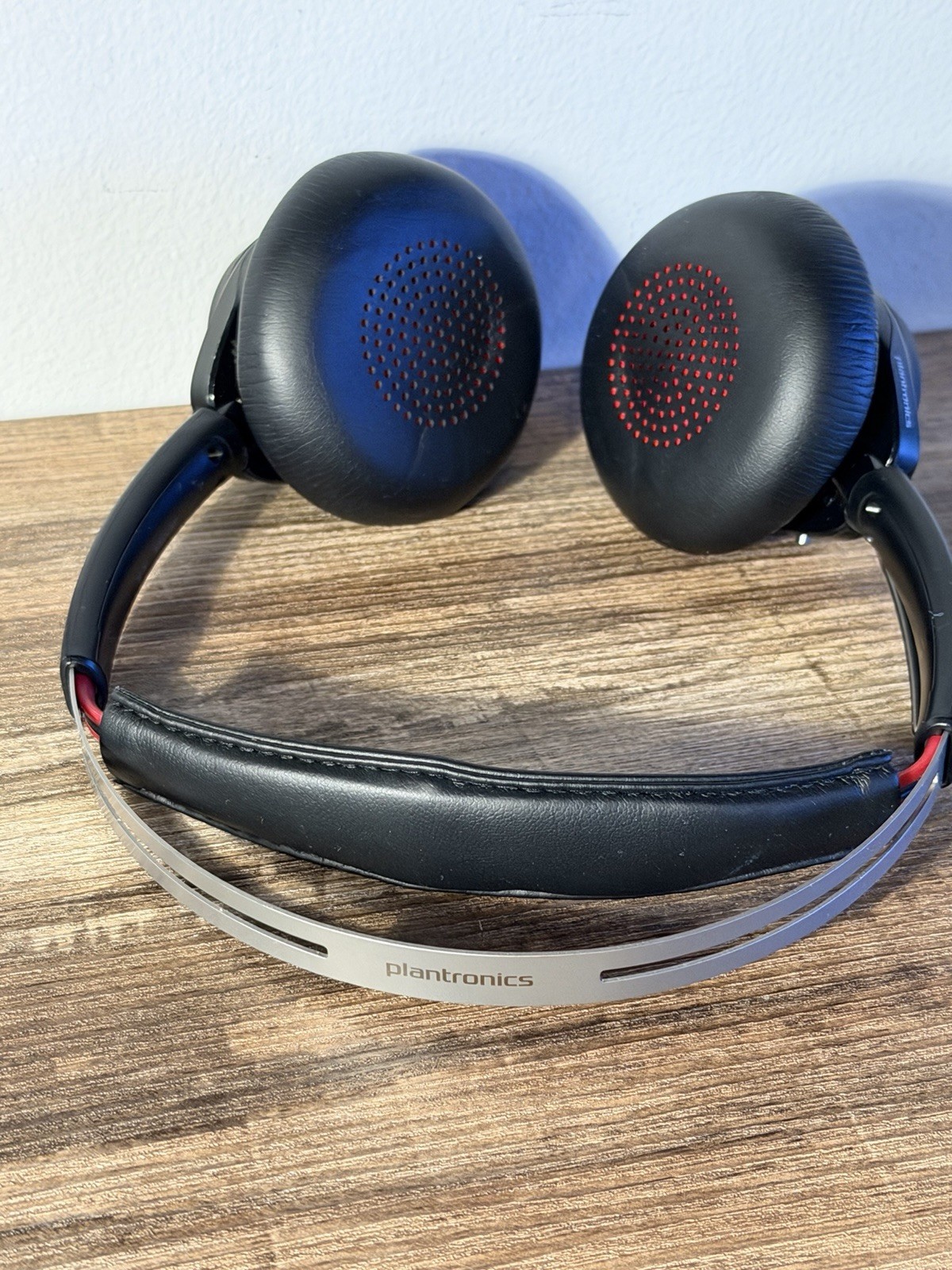 Plantronics Voyager Focus UC With Charge Stand