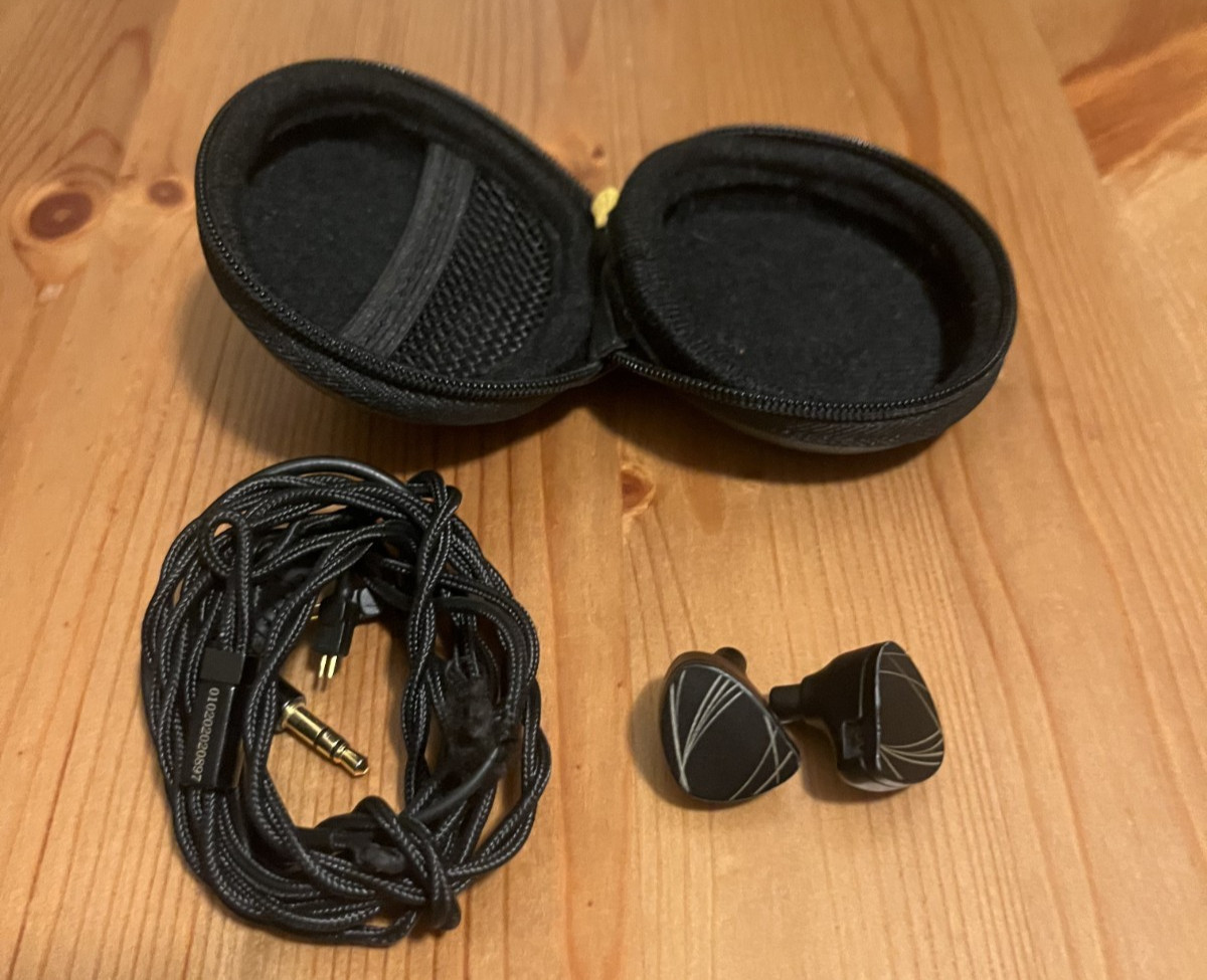 MOONDROP Aria 10mm LCP Dynamic Driver IEM 0.78pin Wired In-Ear Black