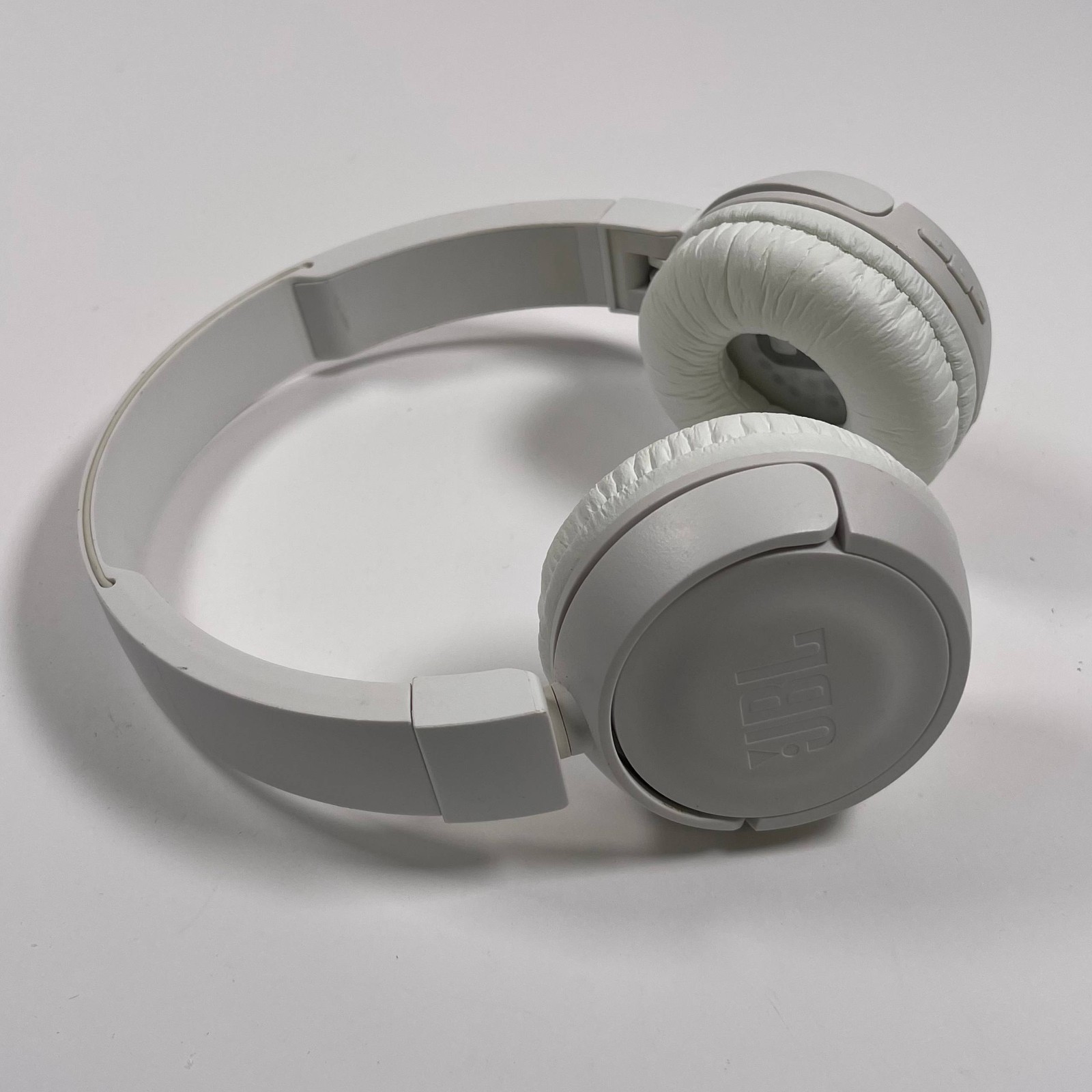 JBL T450BT Wireless On-Ear Headphones with Built-in Remote and Microphone White