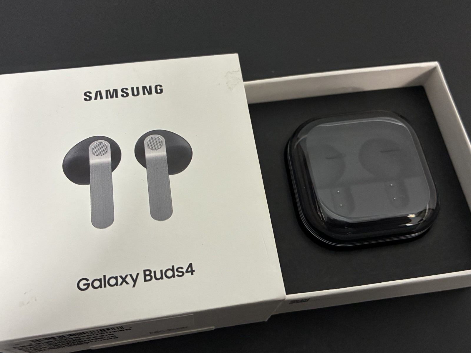 NEW Original Samsung Galaxy Buds4 SM-R540N Earbuds Charging Case (NO BUD)