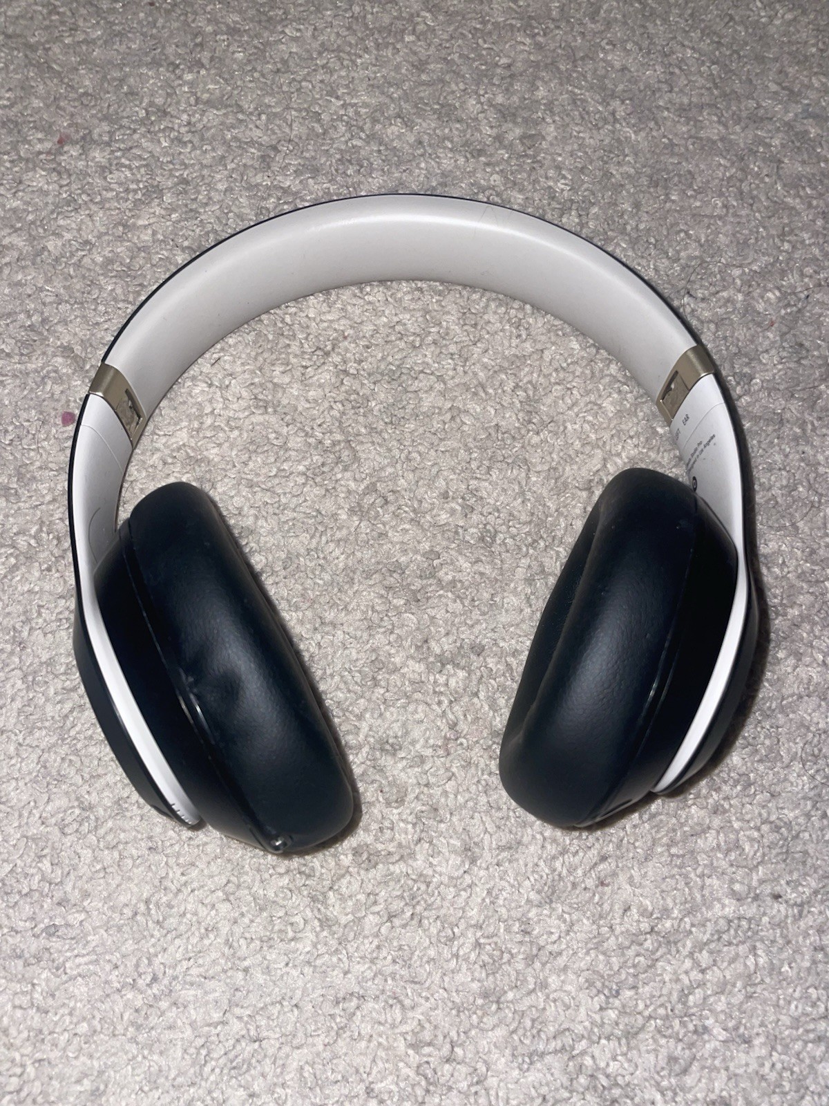 Beats by Dr. Dre Studio3 Over-Ear Headphones Black Gold White – USED ONCE