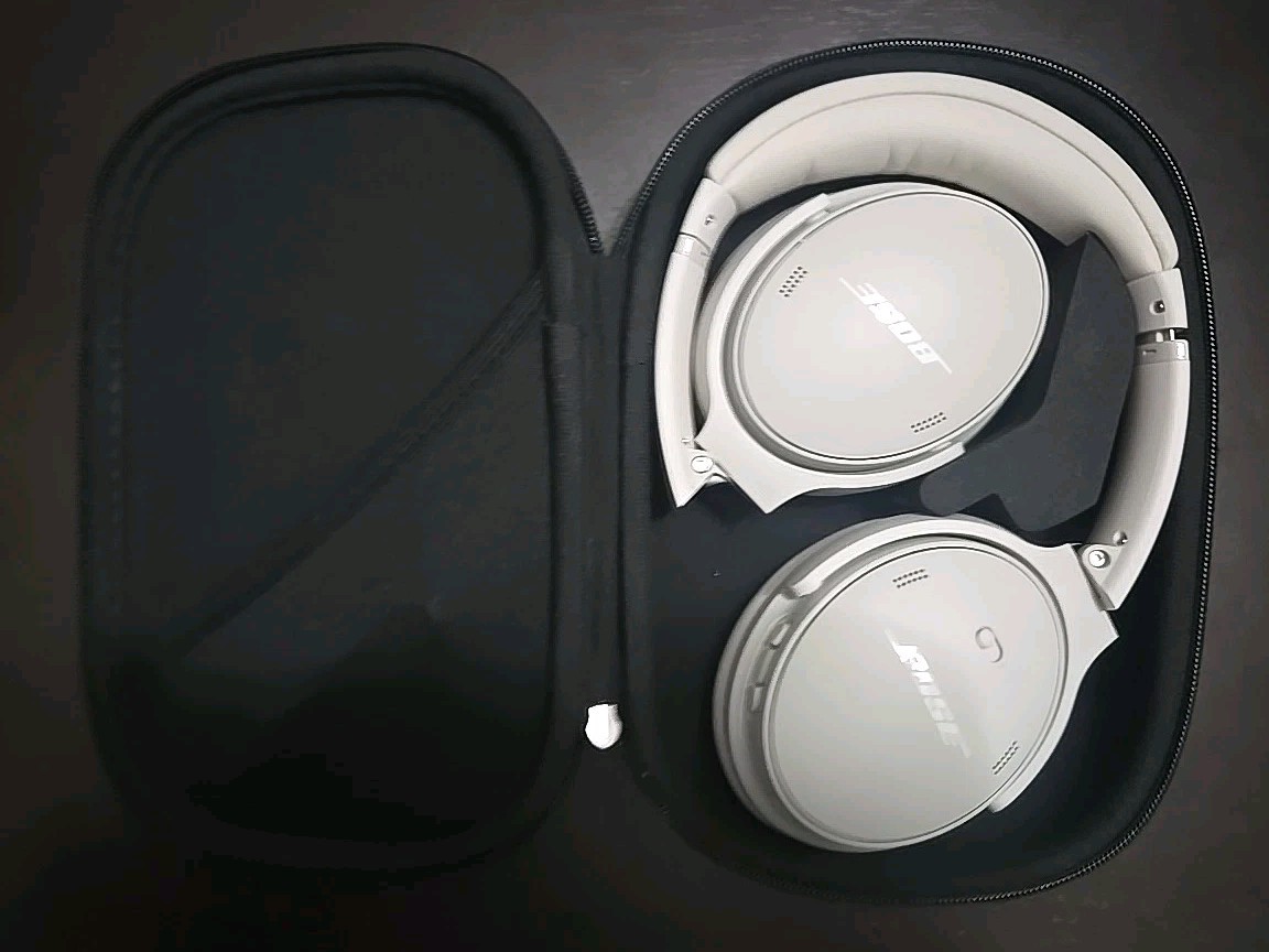Bose QuietComfort Wireless Noise Canceling Headphones – White Smoke – Open Box