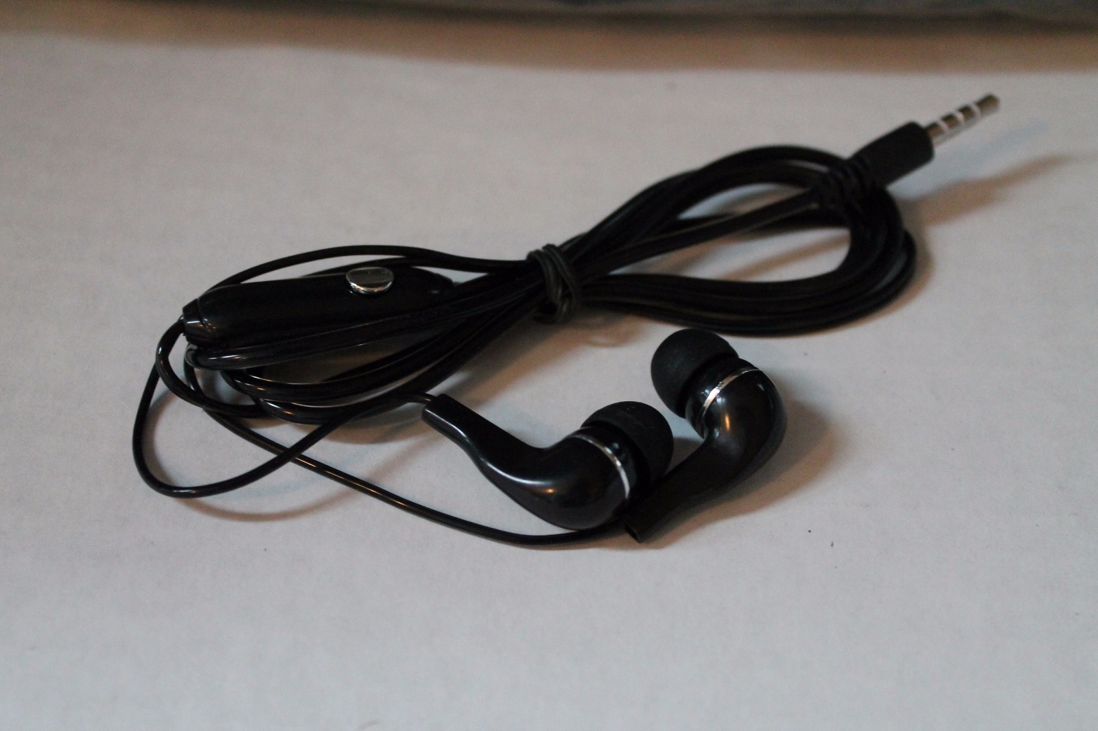 Pack of 5 BLACK/SILVER 3.5mm In Ear Headset Earbuds with Microphone