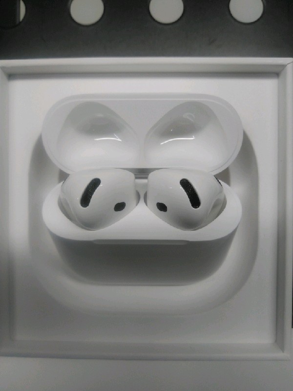 Apple AirPods 4 ‎MXP63LL/A Wireless Earbuds White Sound Isolation Rechargeable