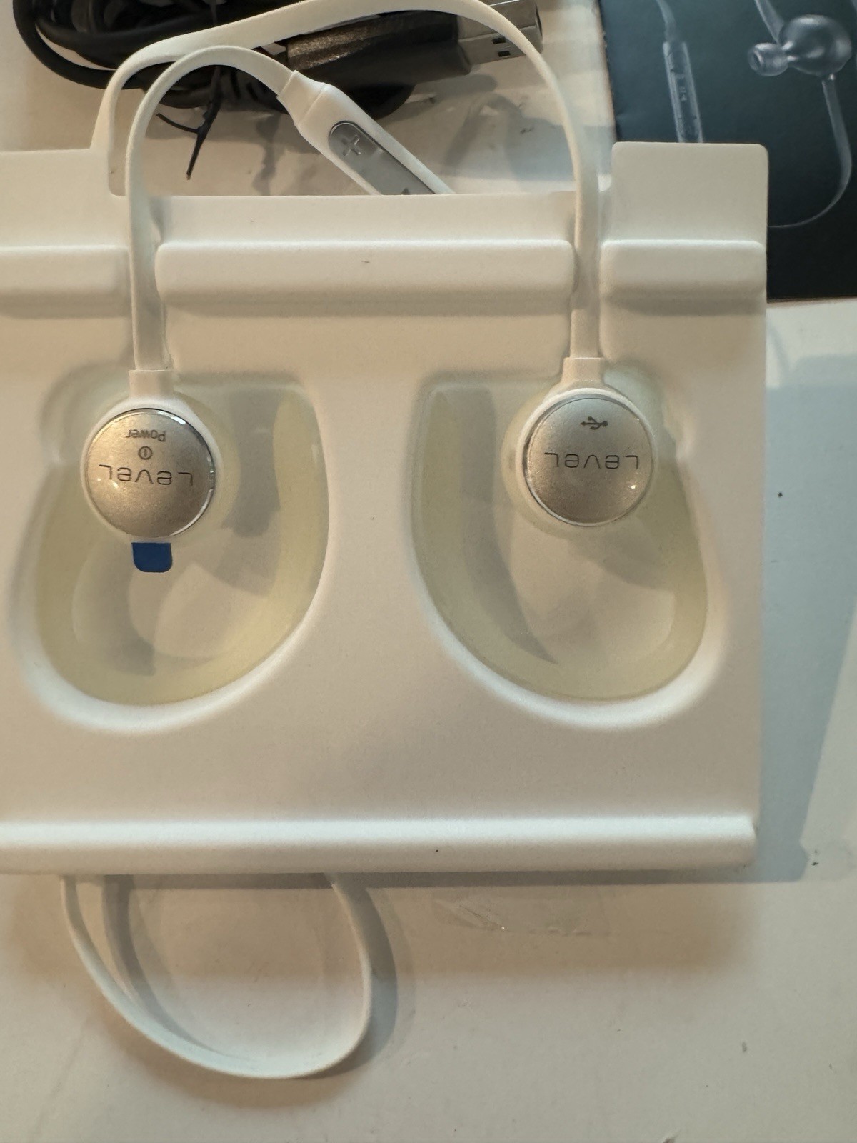 Samsung Level Active Wireless Bluetooth Fitness Earbuds White EO-BG930