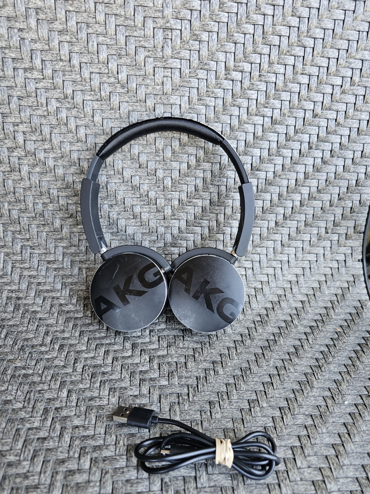 AKG Y50BT Black Wireless Bluetooth On-Ear Headphones 40mm Driver 32 Ohm – Tested