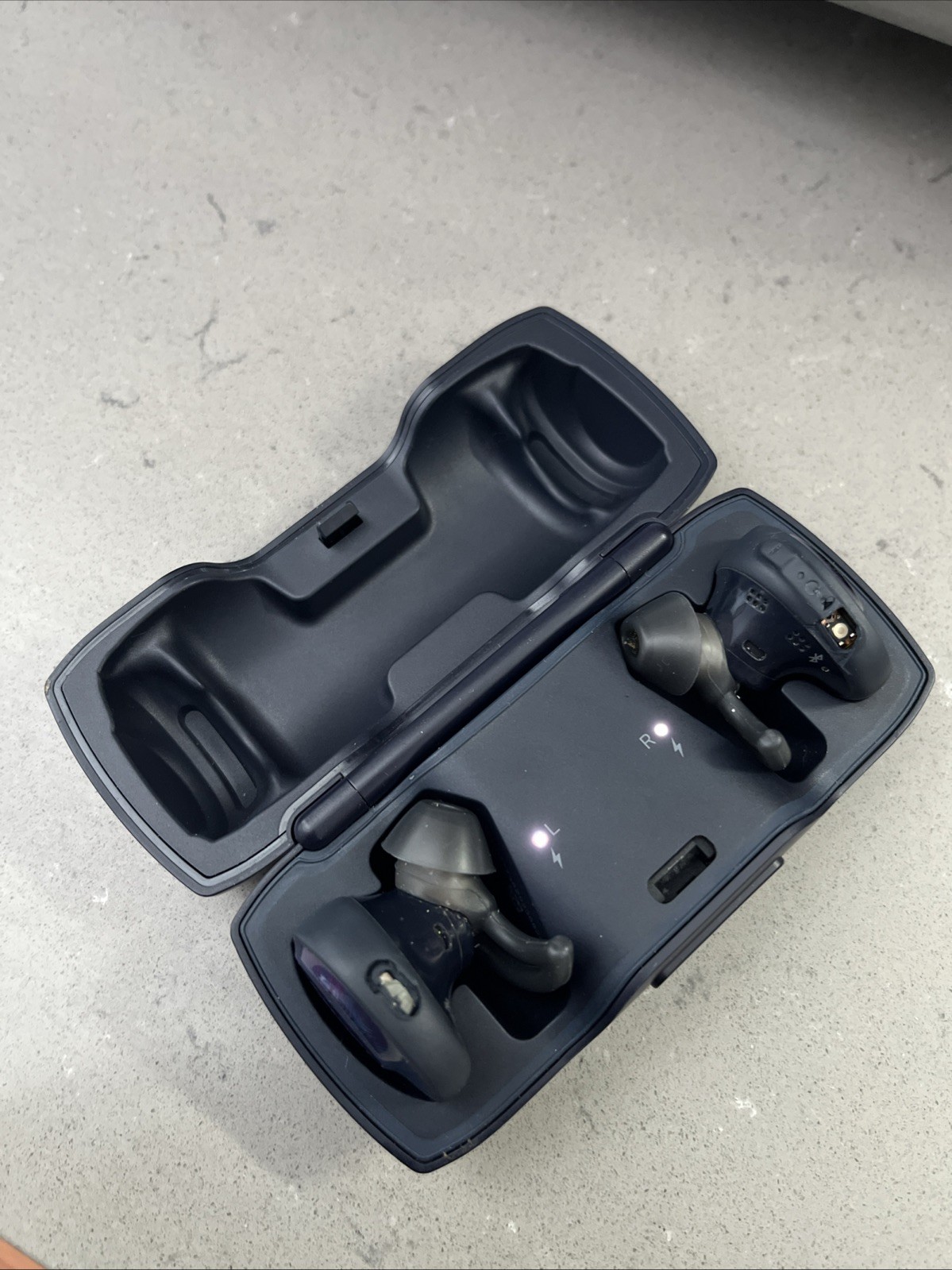 Bose SoundSport Wireless Headphones Sport Bluetooth Earbuds In-ear (For Parts)