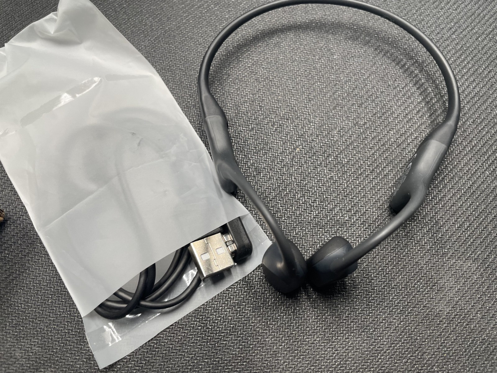 SHOKZ OpenRun S803 Open-Ear Bone Conduction Sport Headphones W / Cable Black
