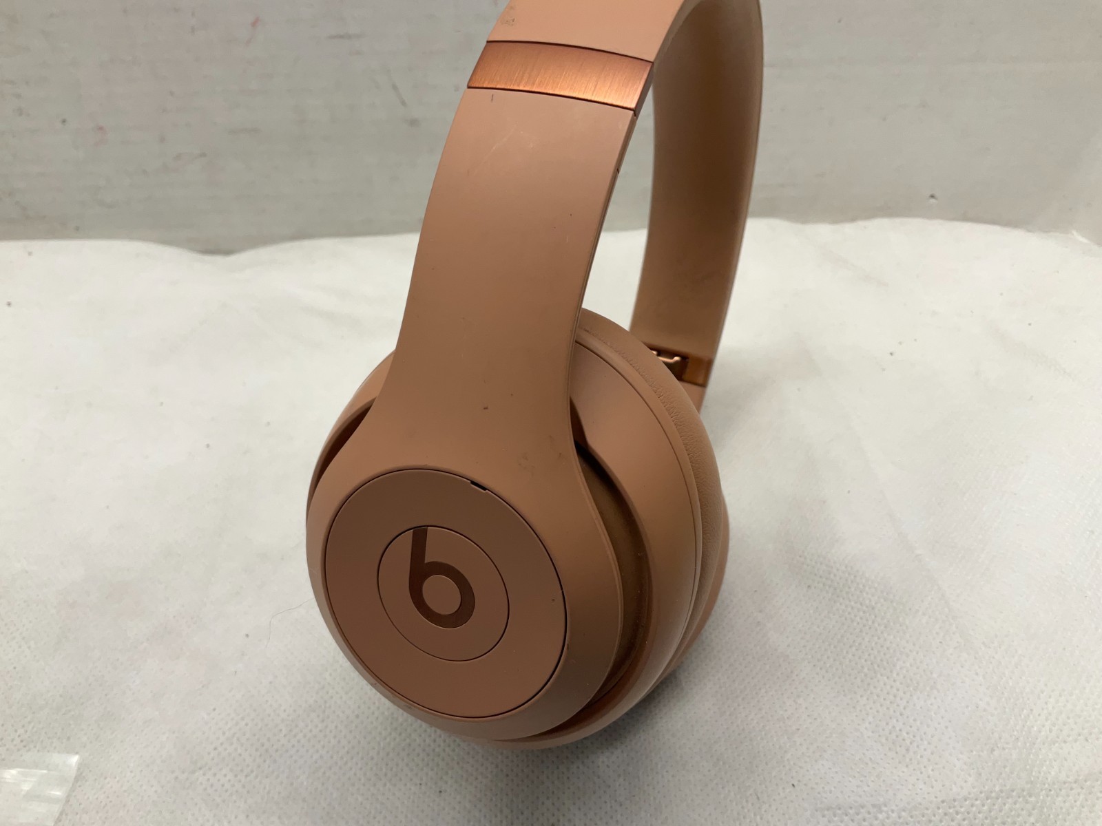 Beats Studio Pro Bluetooth Wireless Noise Cancellation Earbuds – Dune – MW673LLA
