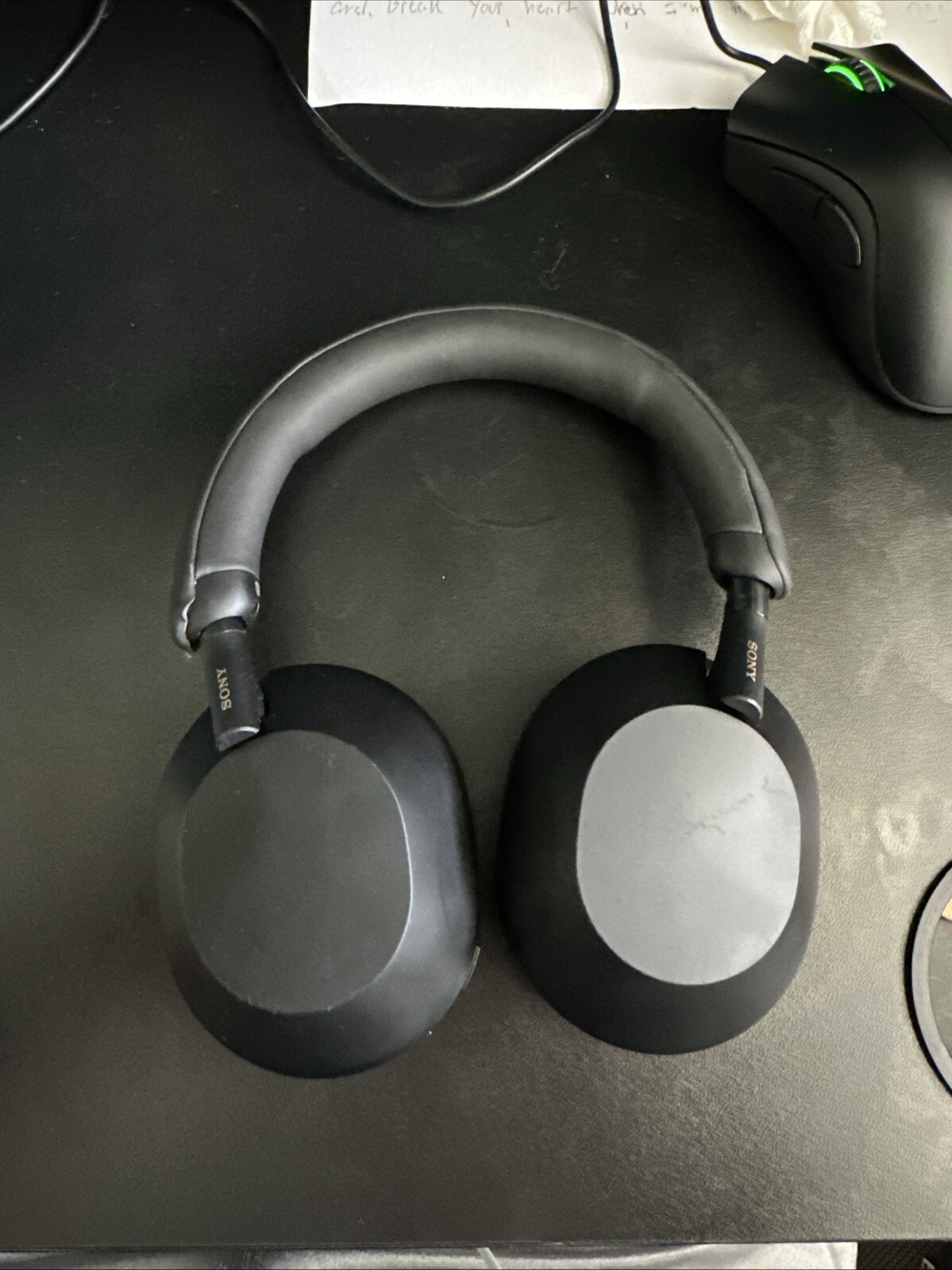 Used SONY WF-1000XM3’s with slight damage to the left side as shown.