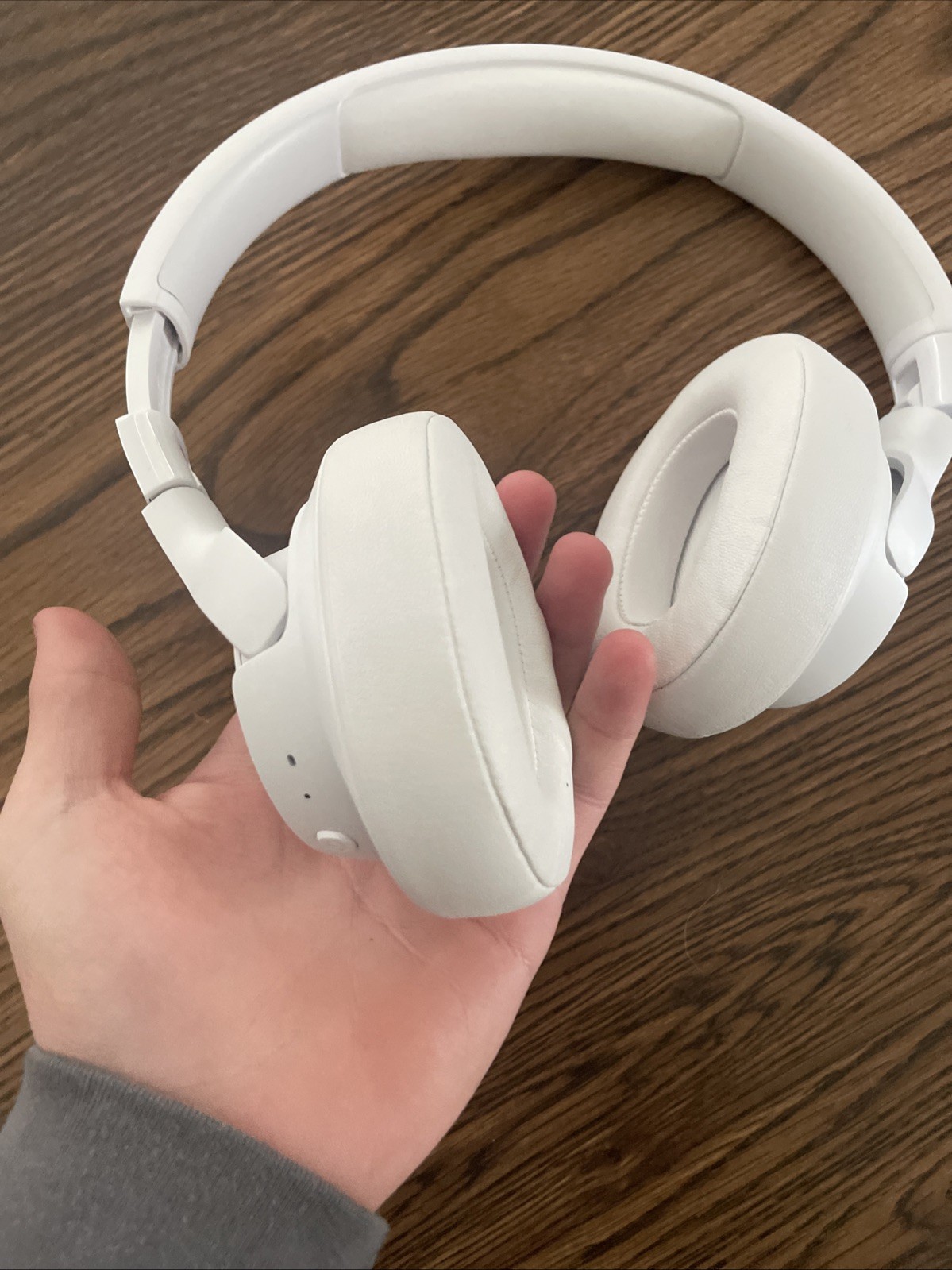 JBL Tune 770NC Over-ear Wireless Headphones – White