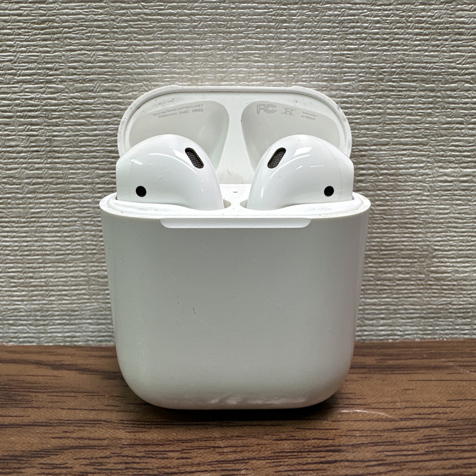 Apple AirPods Standard with Charging Case A1602 / READ