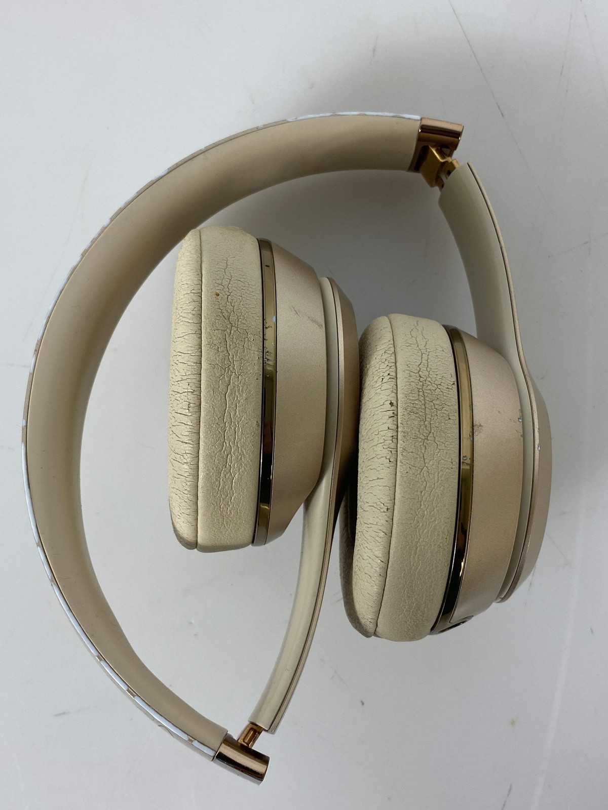 Beats Solo 3 Wireless Headphones – Gold