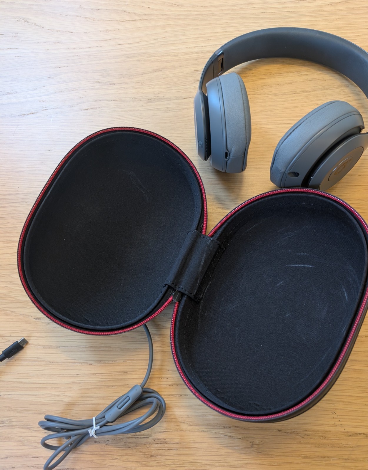 Beats by Dr. Dre Beats Studio 3 Wireless ANC Over-Ear Headphones – Gray, Case