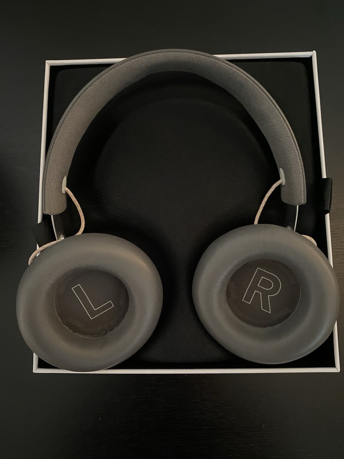 Bang & Olufsen Beoplay H4 Over-Ear Wireless Headphones – Charcoal Gray