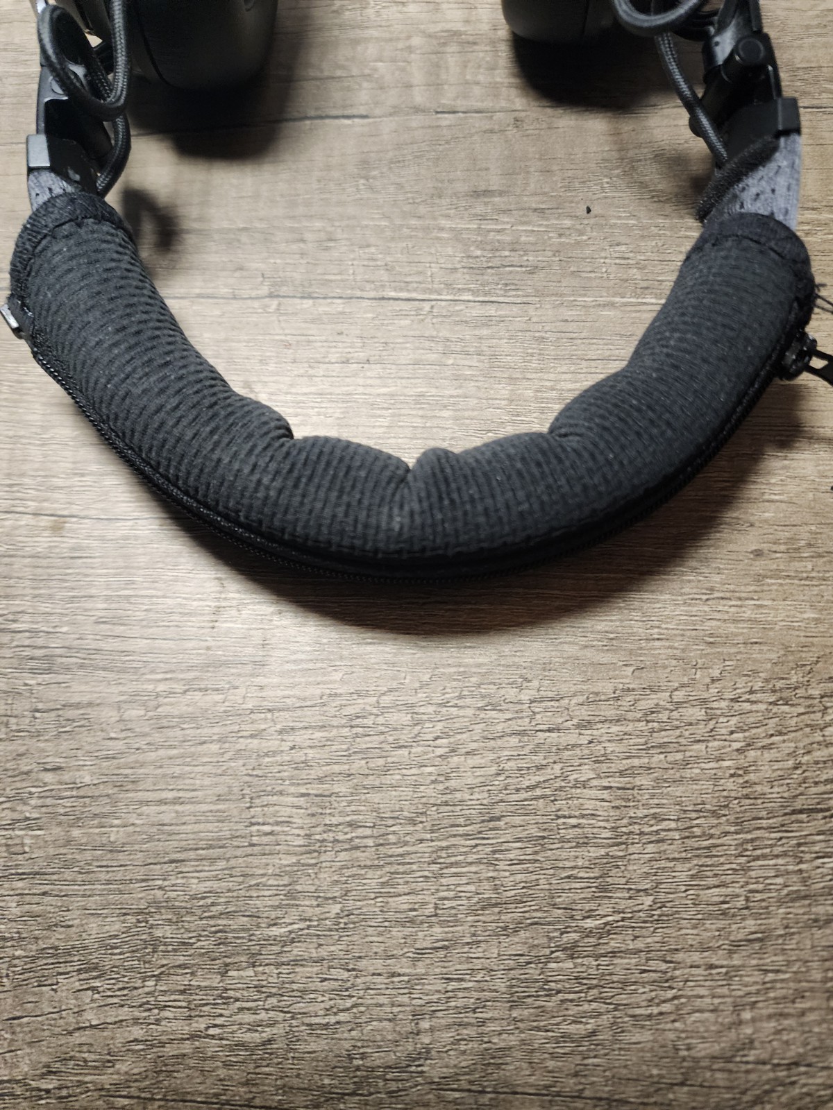 JBL Club 700BT Hi-Res Wireless On-Ear Headphones, produce a Great Sound