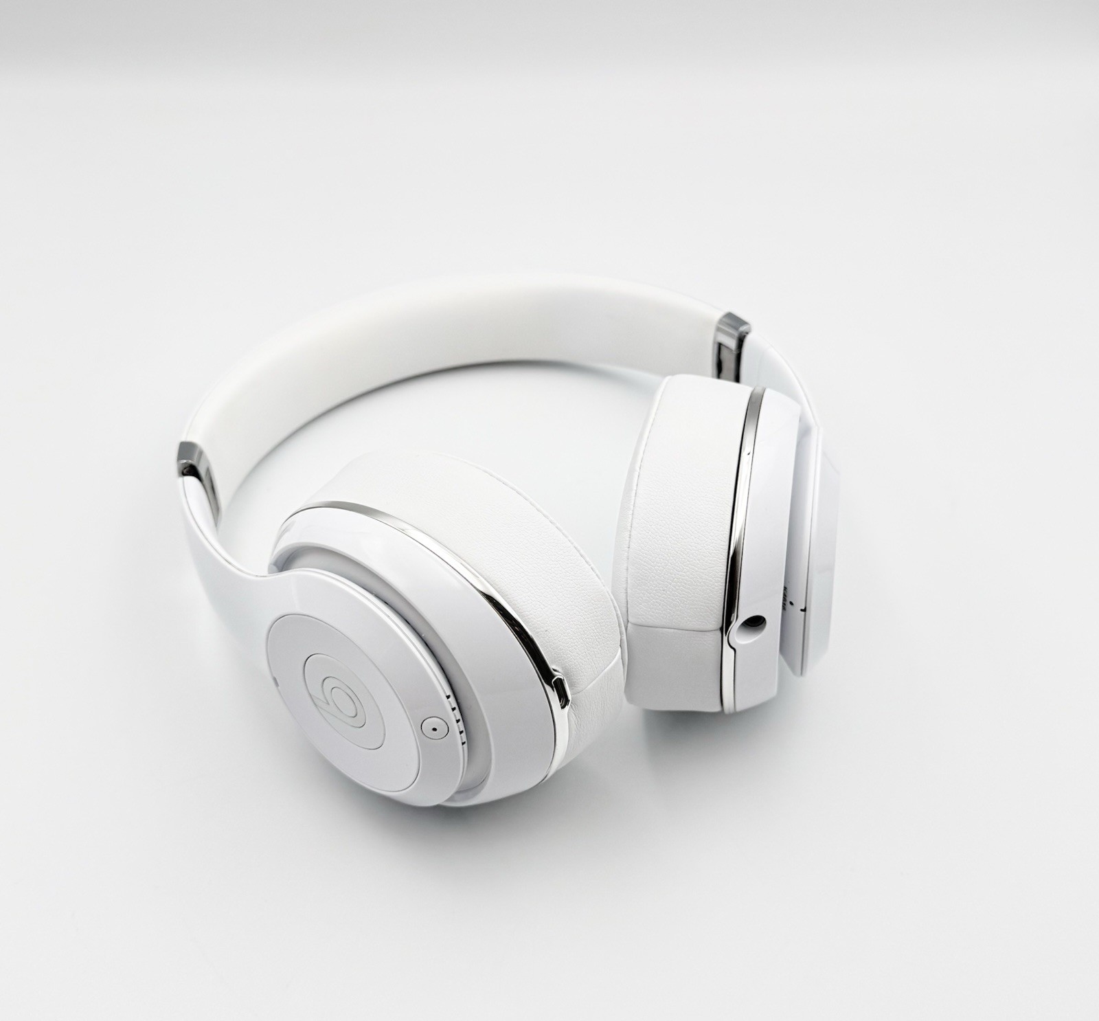 Beats Studio3 Wireless Over-Ear Headphones White