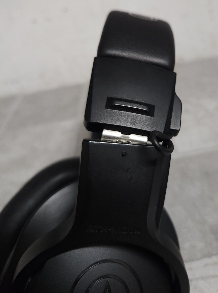Audio Technica ATH-M20x Studio Monitor Headphones SEE PICTURES