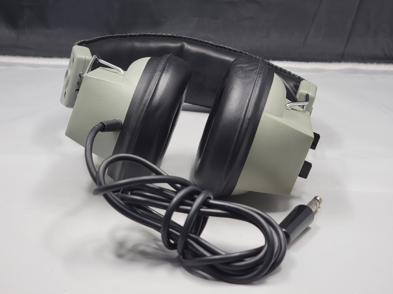 Realistic Nova 16 Over-Ear Stereo Headphones Volume Control 1/4in 8ohm 6ft