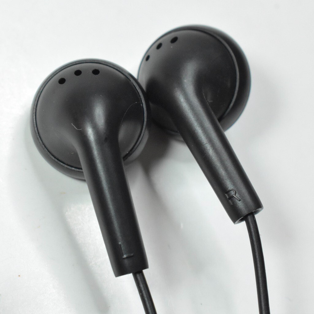 Earbud Headphones w/ Microphone, 16 Pin Jack, Black, 3ft Cable – New w/o Box