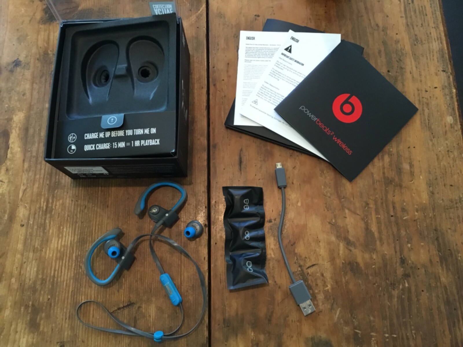 Power Beats 2 Wireless Gray Blue Charger Earphones Broken, As Is