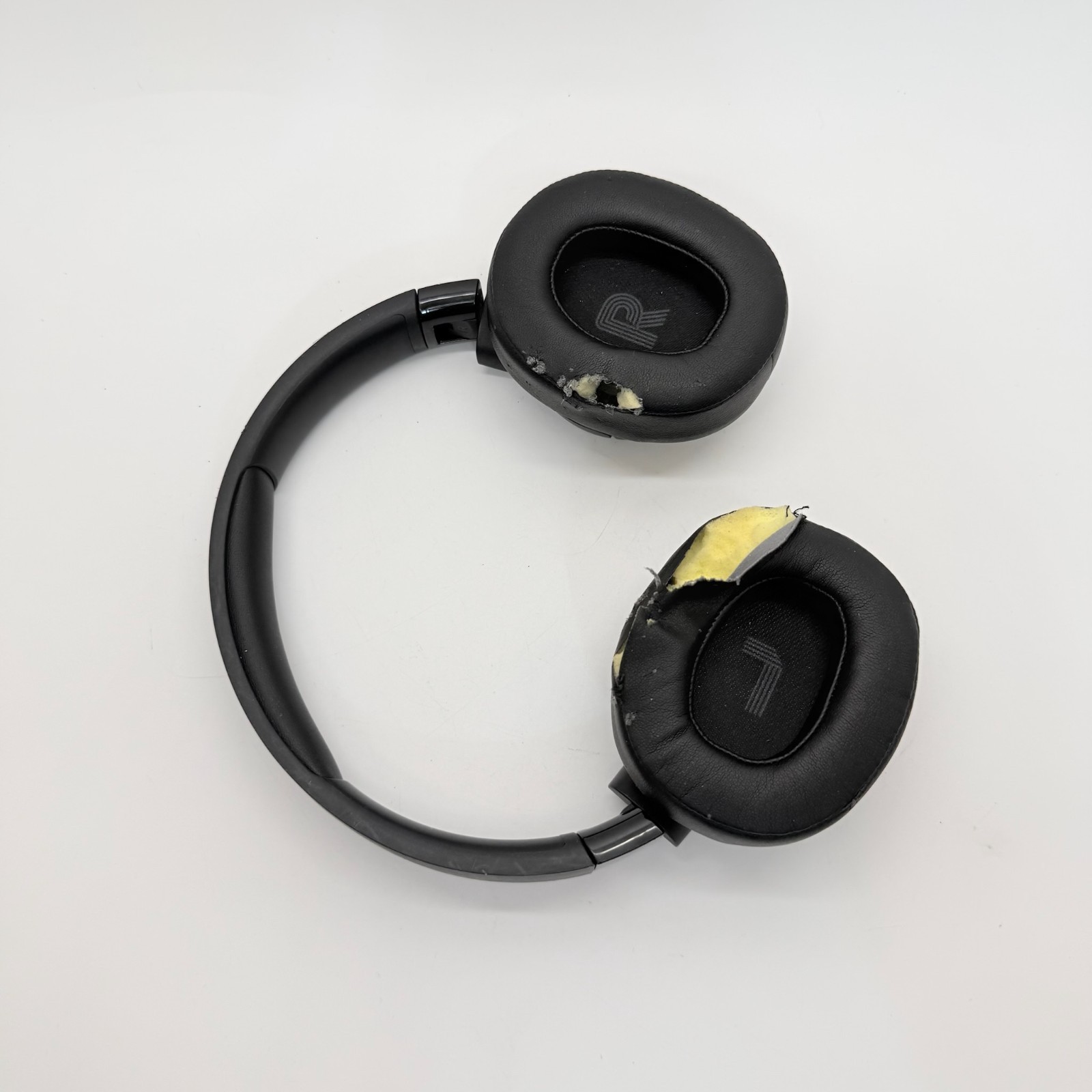 JBL Tune 720BT Over-Ear Wireless Bluetooth Headphones (Black) NEEDS PADS