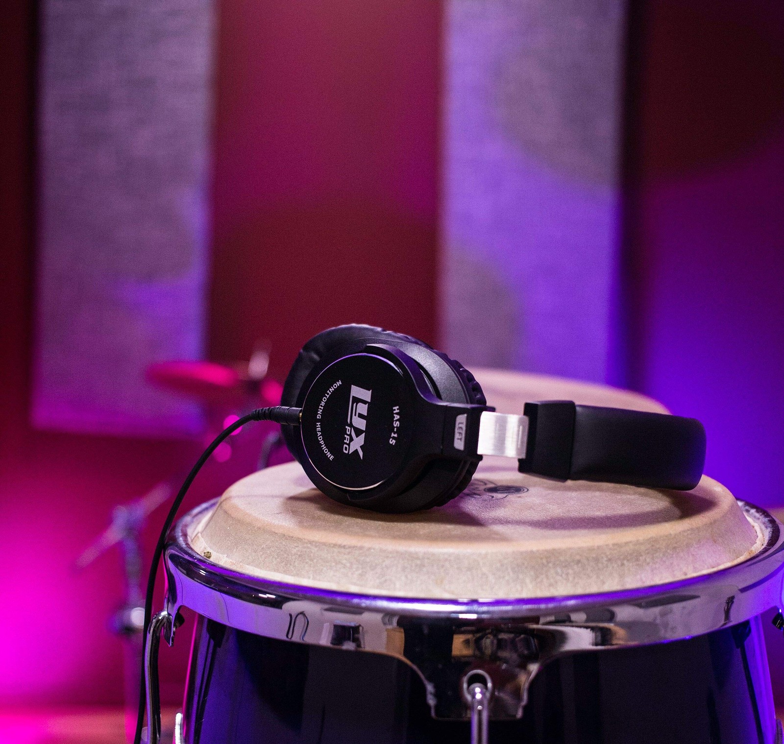 LyxPro HAS-15 Studio Headphones Closed-Back Over Ear with Detachable Cables
