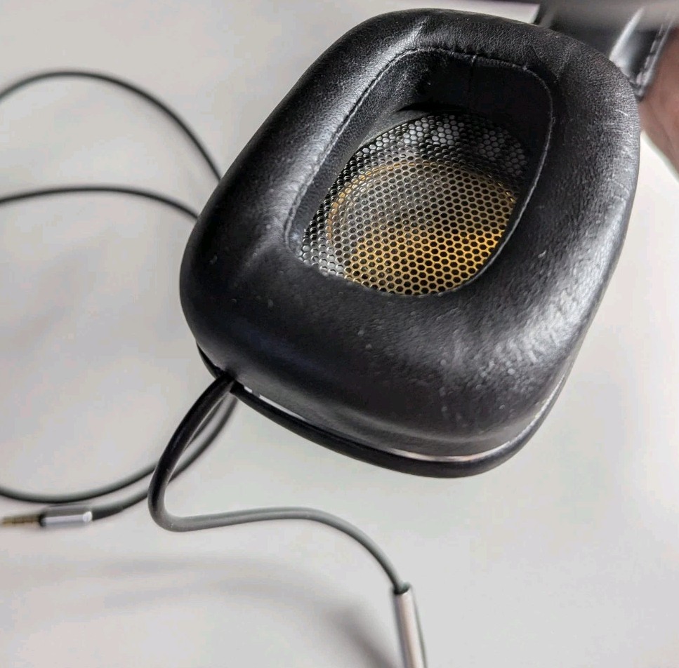 Bowers & Wilkins Over-Ear Headphones Black 3.5mm (READ)