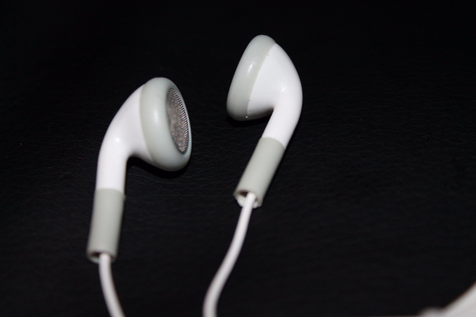 Pack of 3 – 3.5mm White In-Ear Earbuds / Earphones / Headphones