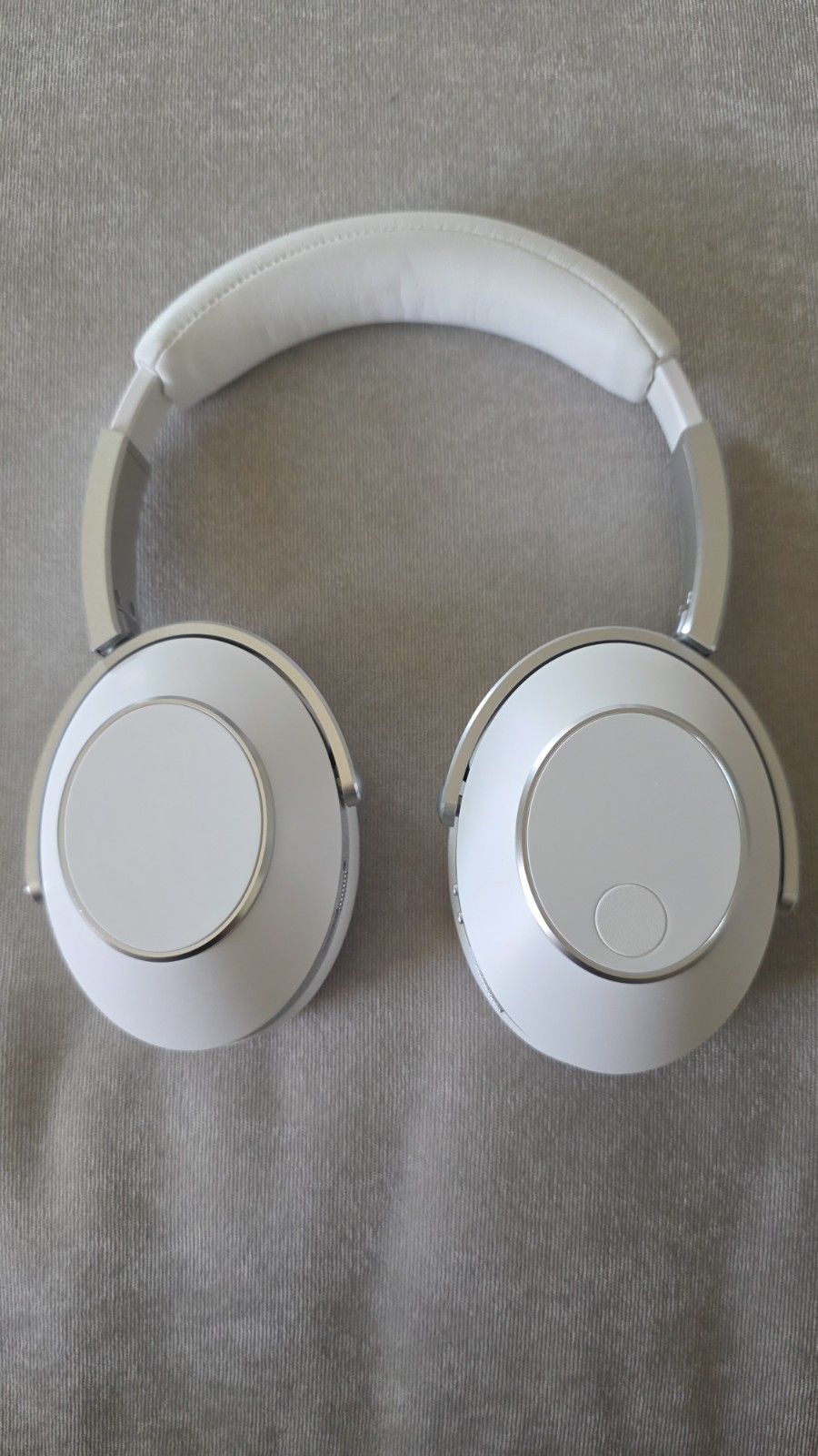 T+A Elektroakustik Solitaire T Closed Back Headphones All White