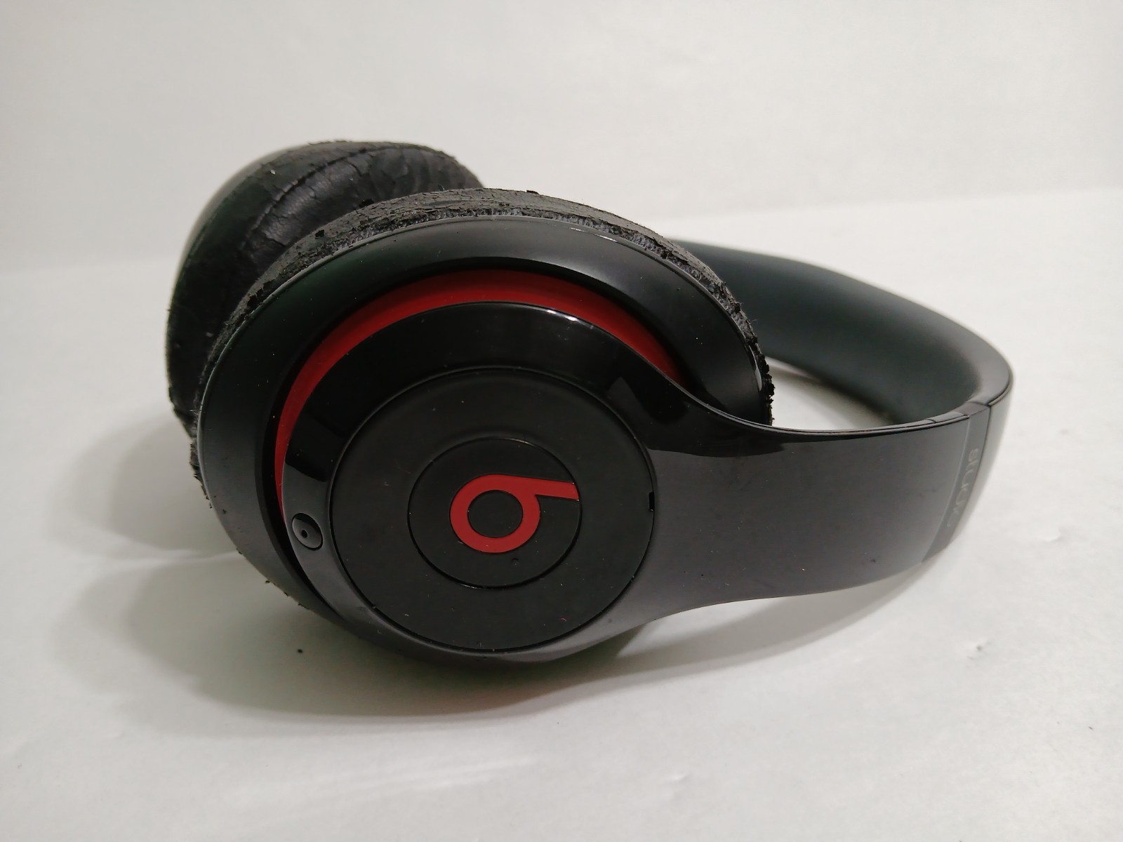 Beats by Dr. Dre Studio 2.0 White Over The Ear Wired Headphones Model B0500