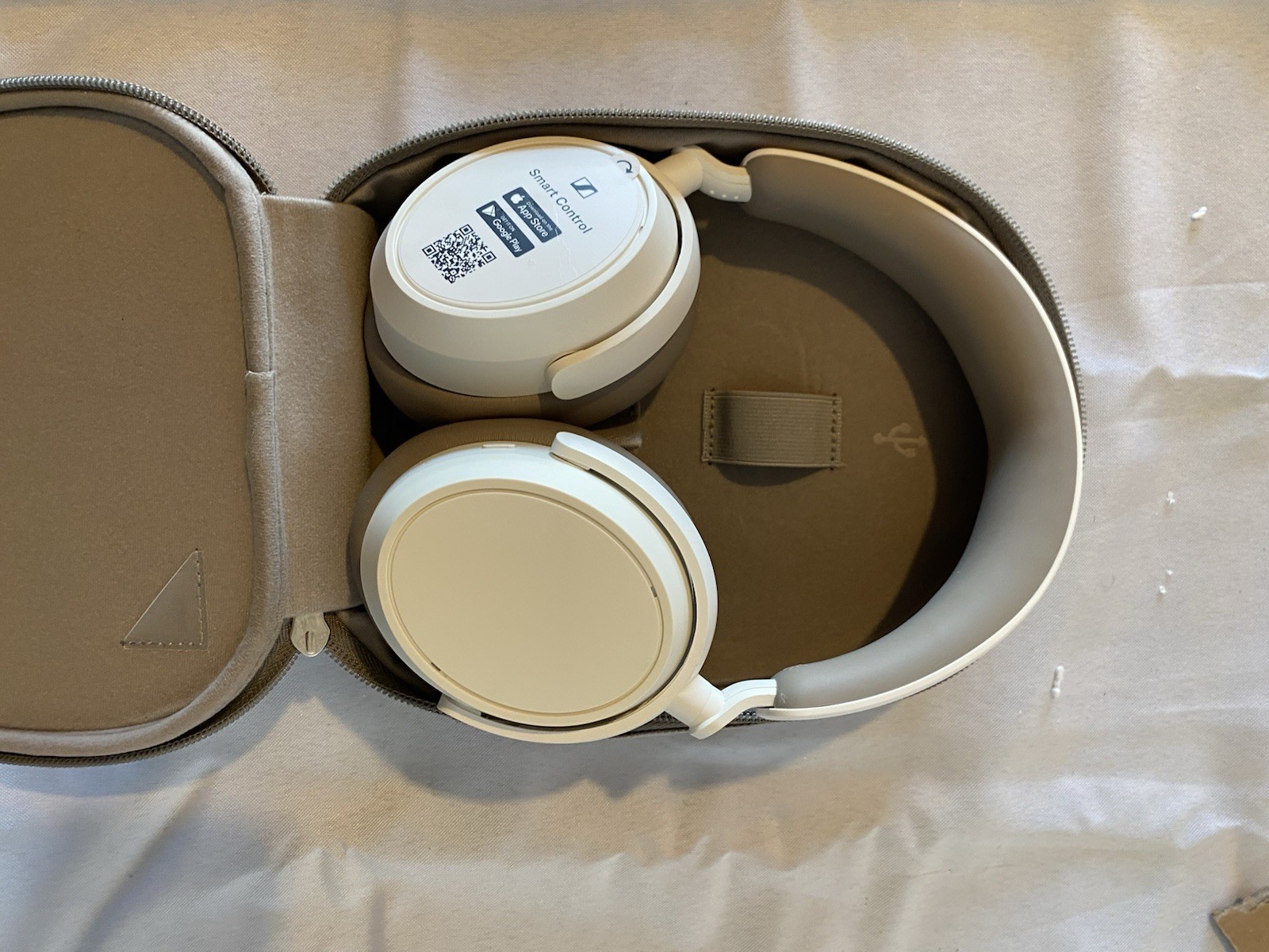 SENNHEISER ACCENTUM PLUS WIRELESS OVER-EAR HEADPHONES, 50HR BATTERY – WHITE