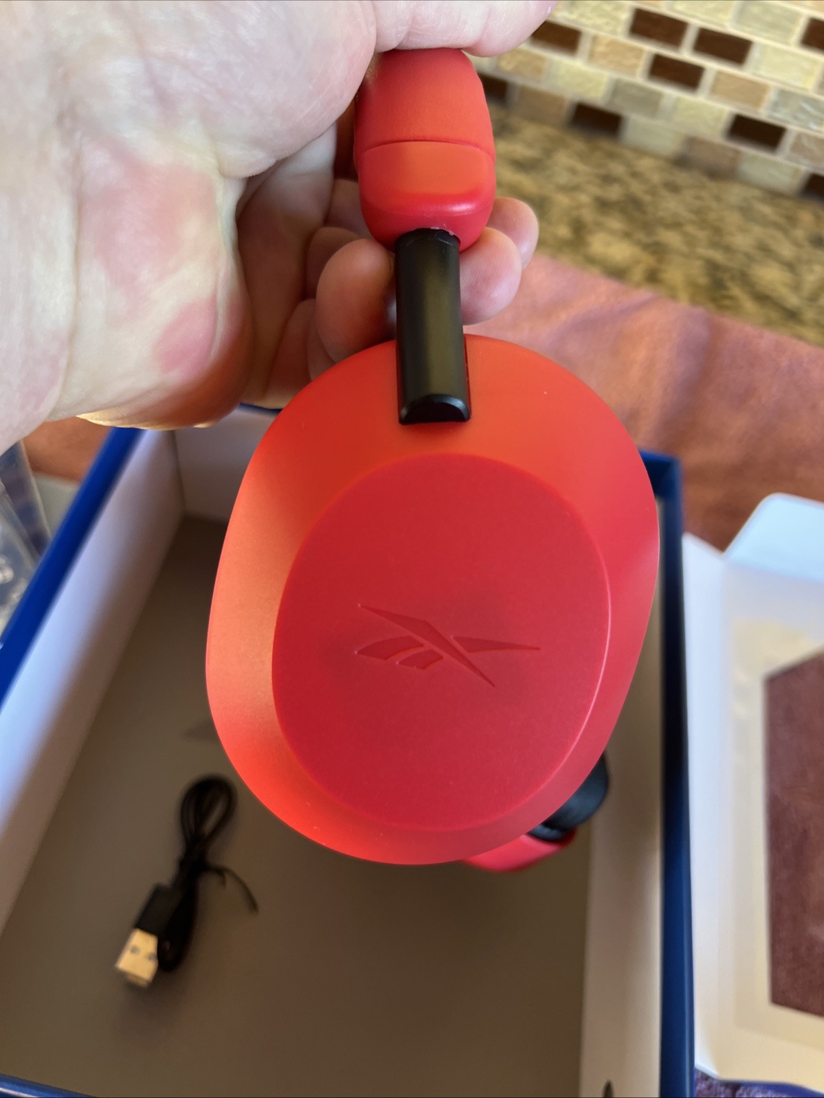 SP9a- Reebok Endurance Wireless Headphones Bluetooth rare red over ear cup USB-C