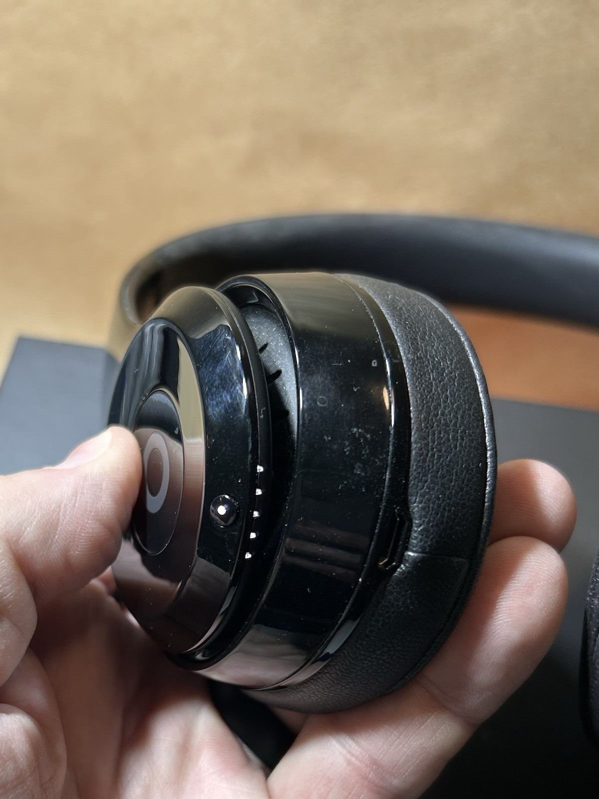 Beats by Dr. Dre Solo3 Over the Ear Headphone – Gloss Black Clean Condition
