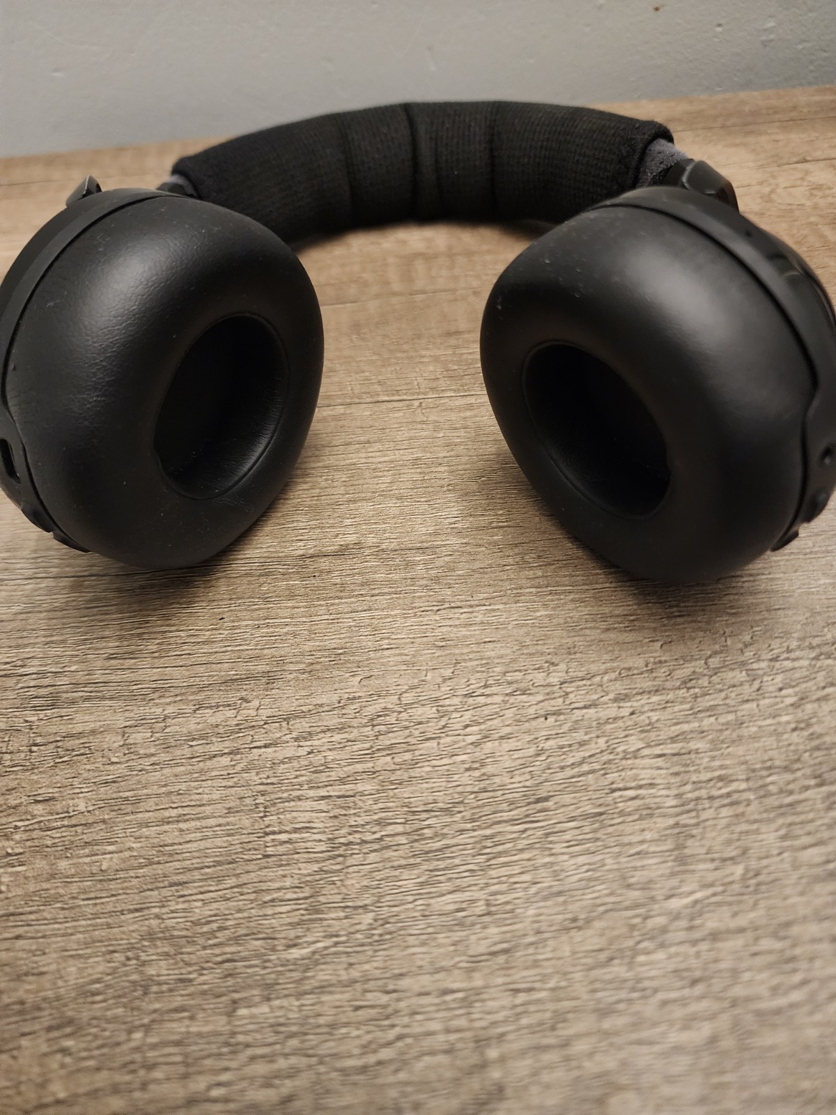 JBL Club 700BT Hi-Res Wireless On-Ear Headphones, produce a Great Sound